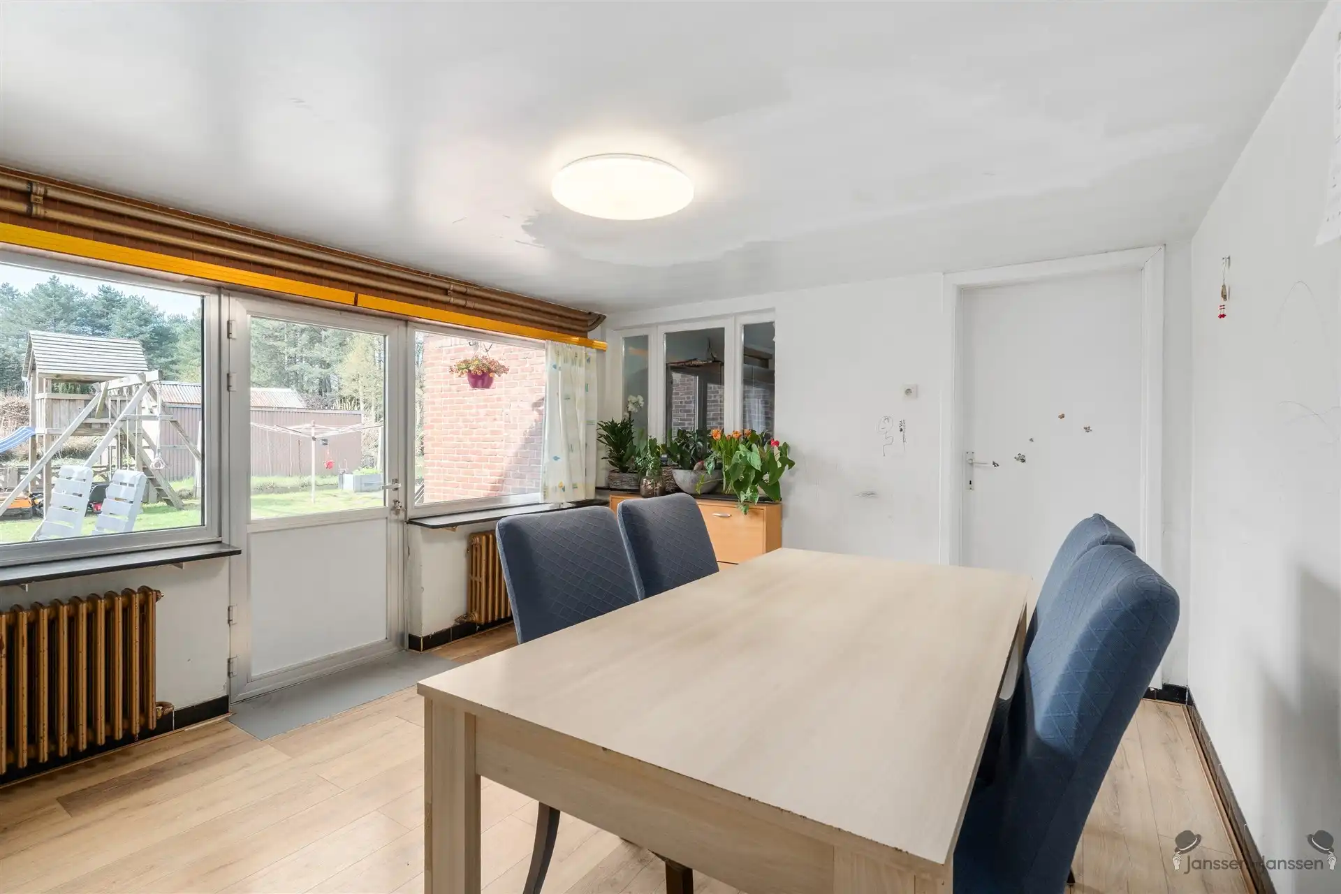 Vrijstaande woning met modern bijgebouw en renovatiepotentieel in groen Beverlo foto 6
