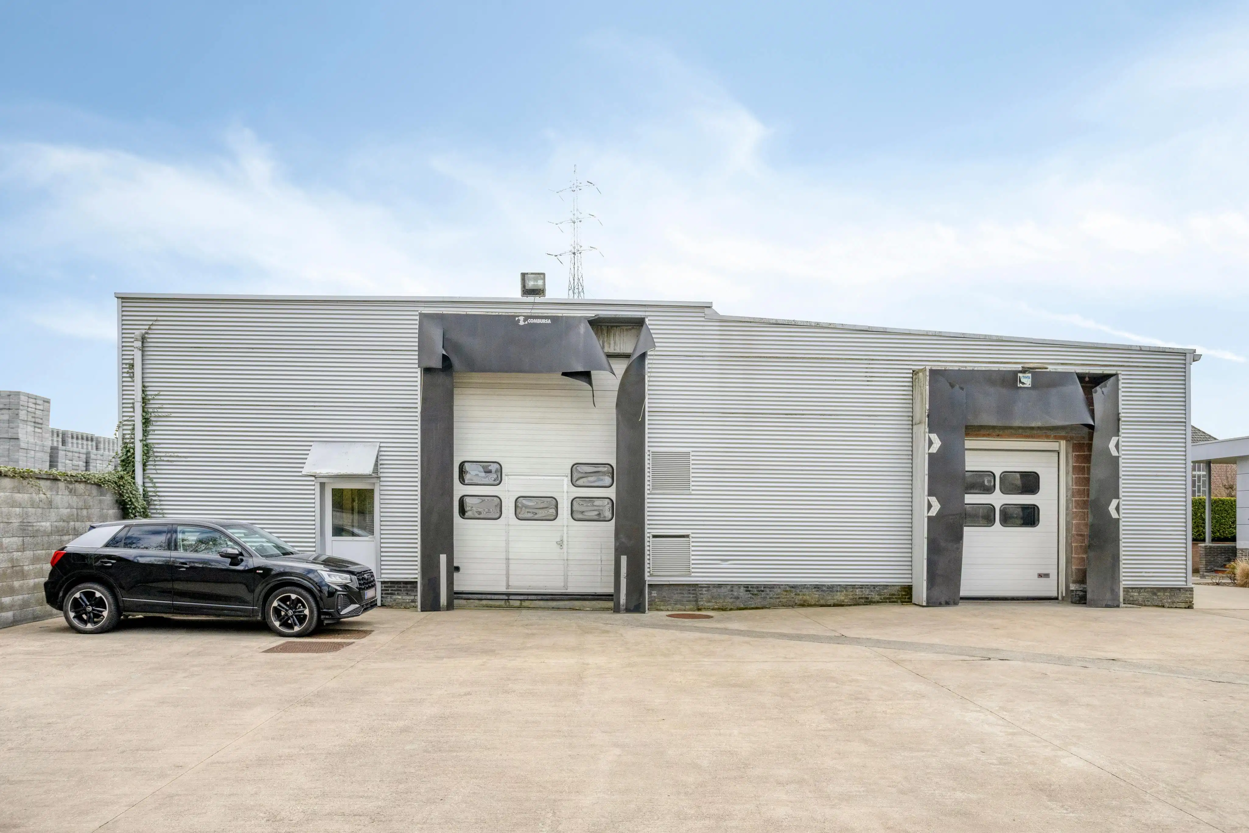 Ruime eigendom met woning, loods en extra bouwgrond foto 16