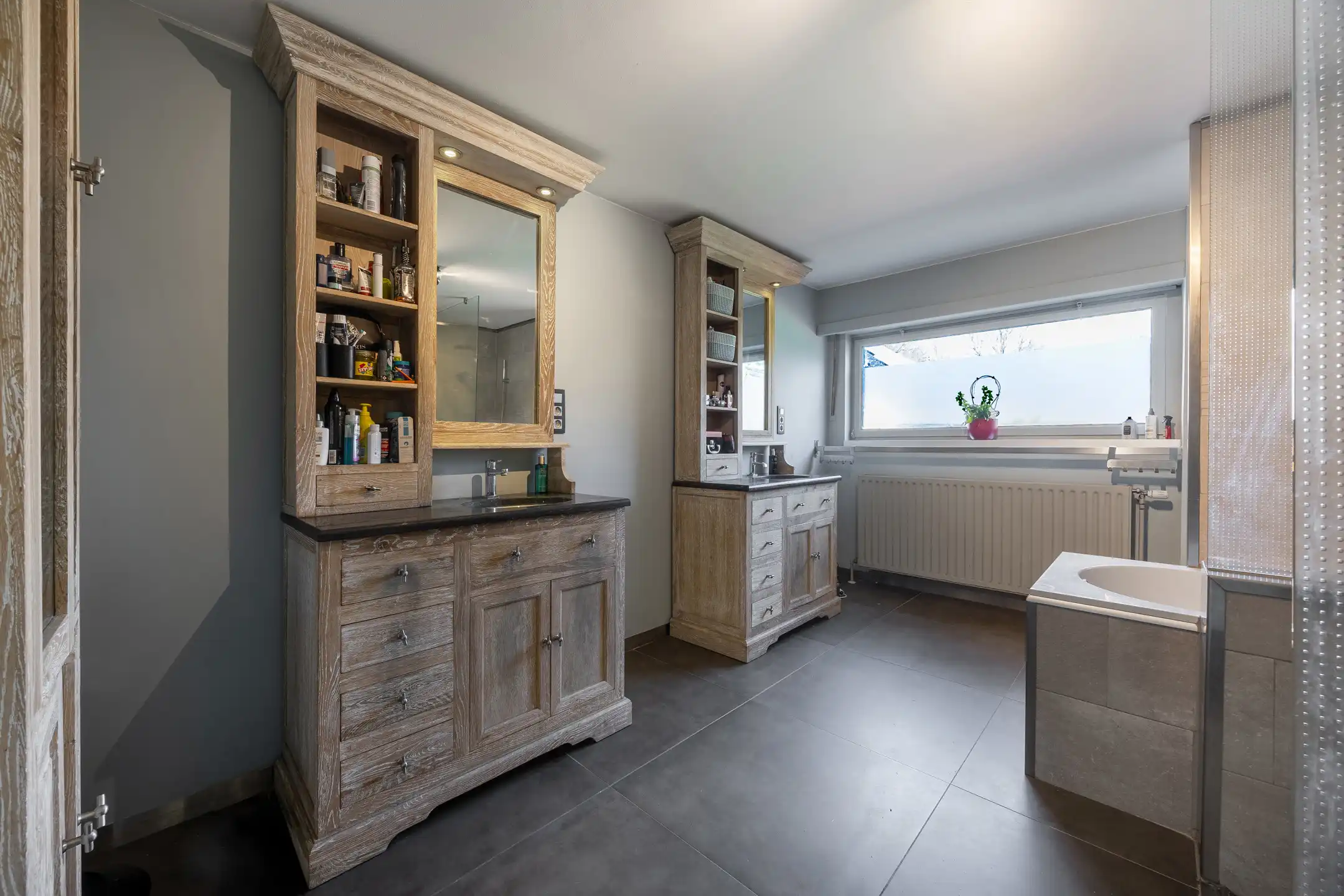 Ruime woning in rustige en groene omgeving foto 12