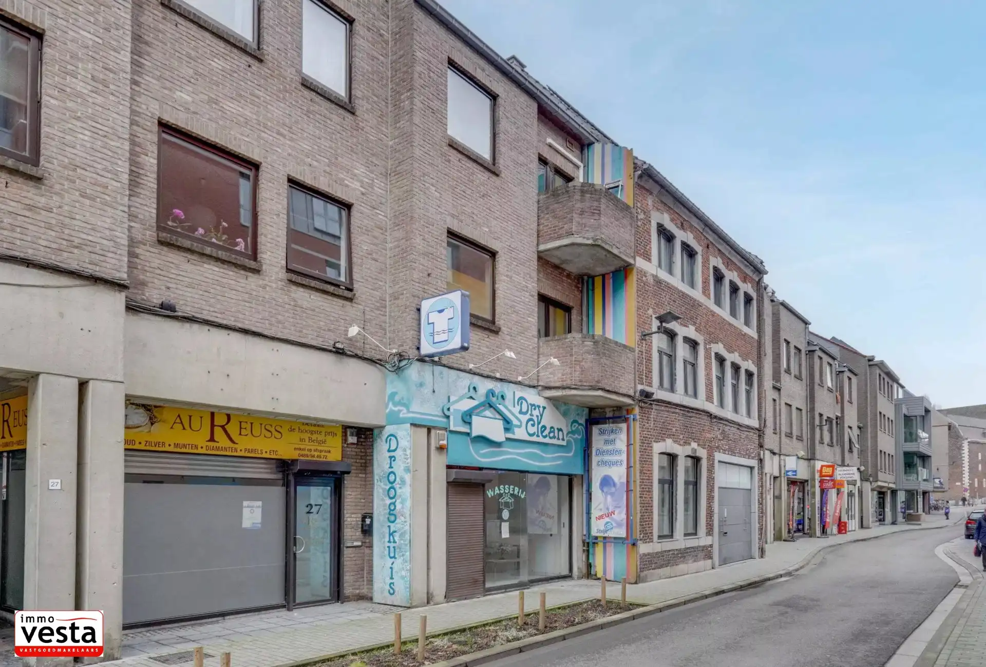 Instapklaar appartement nabij het (commercieel) centrum van de stad. foto {{pictureIndex}}