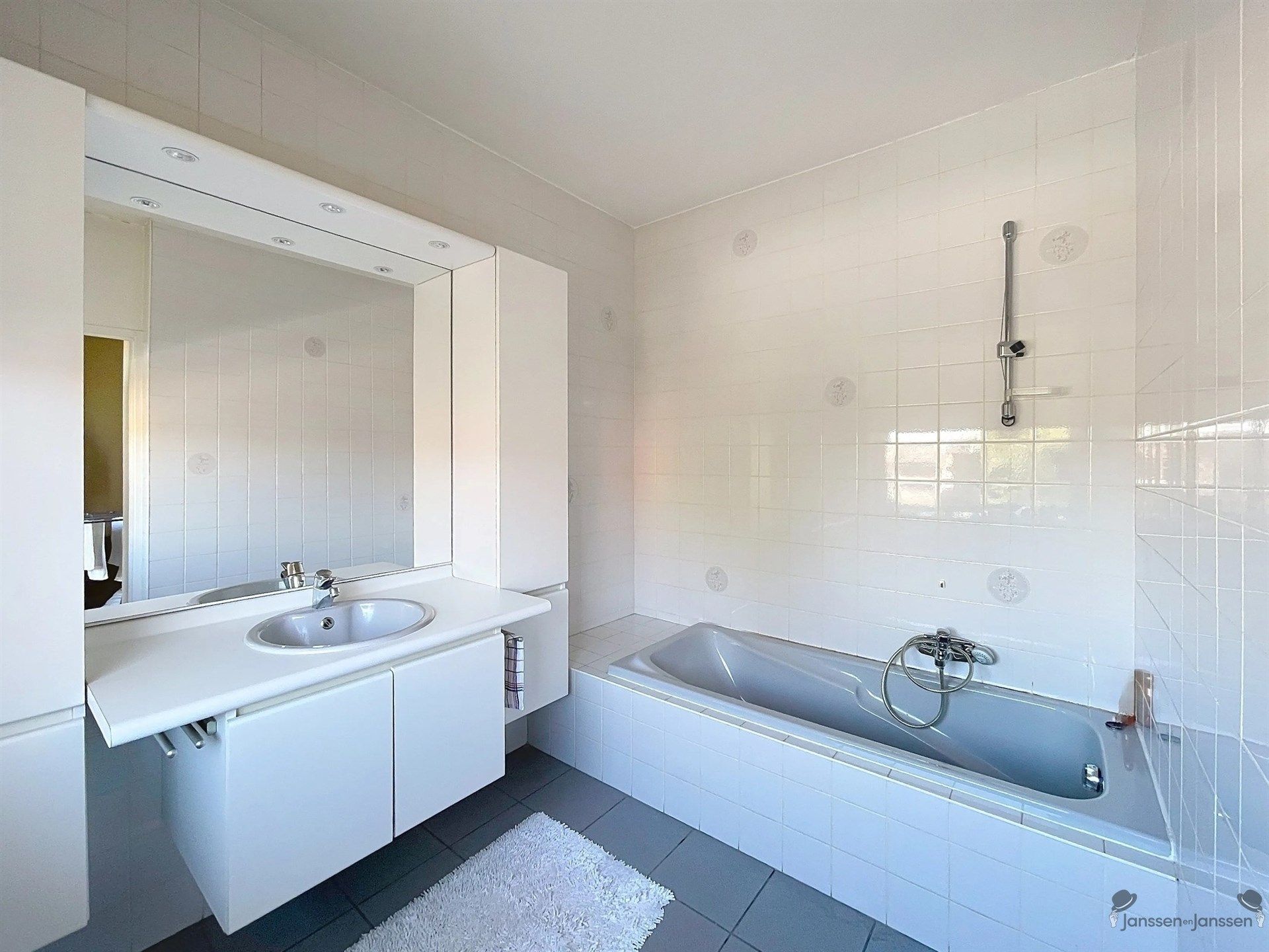 Appartement met terras op TOP locatie in het centrum van Brasschaat foto 5
