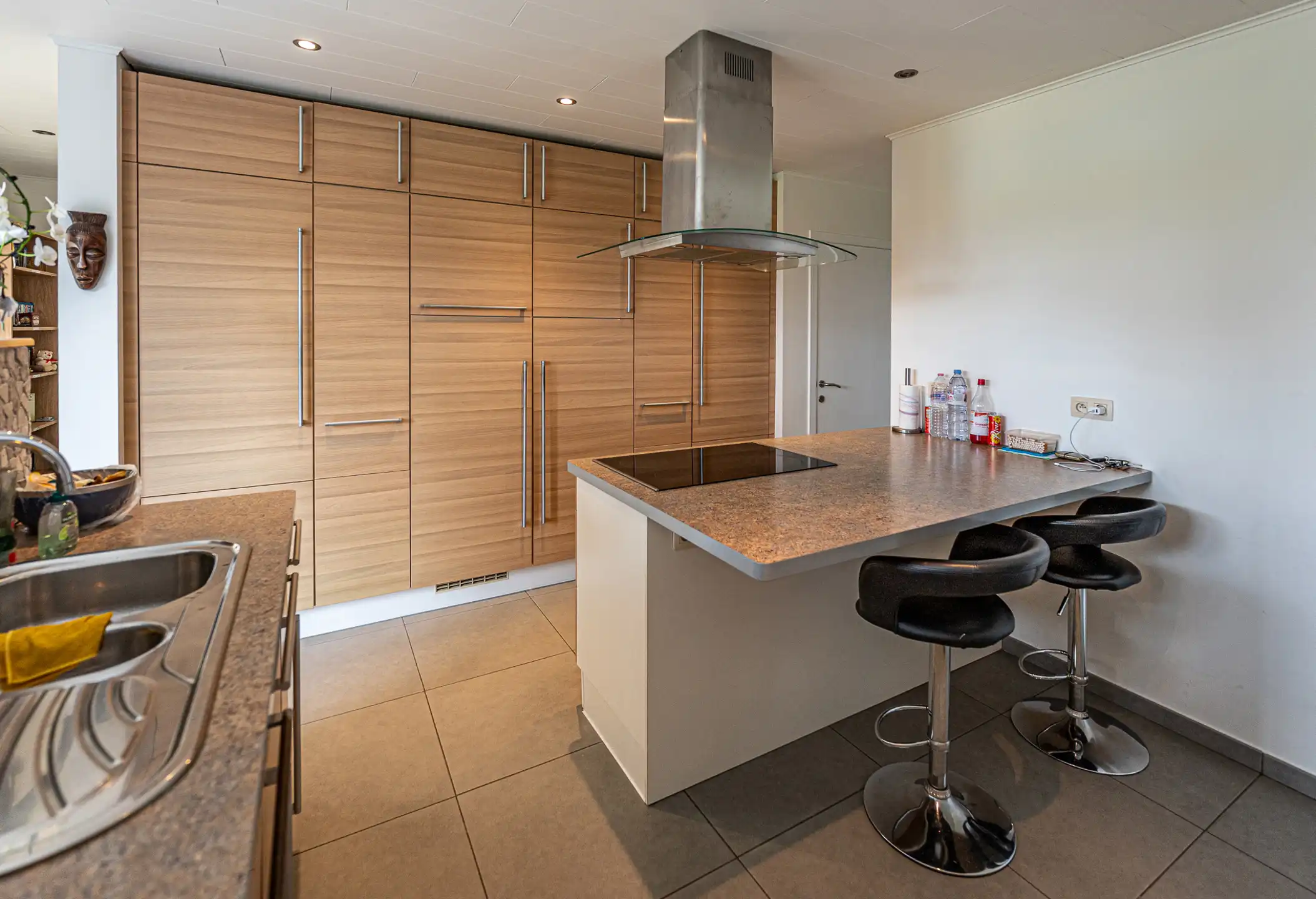 Moderne gezinswoning met inpandige garage en grote tuin. foto 9