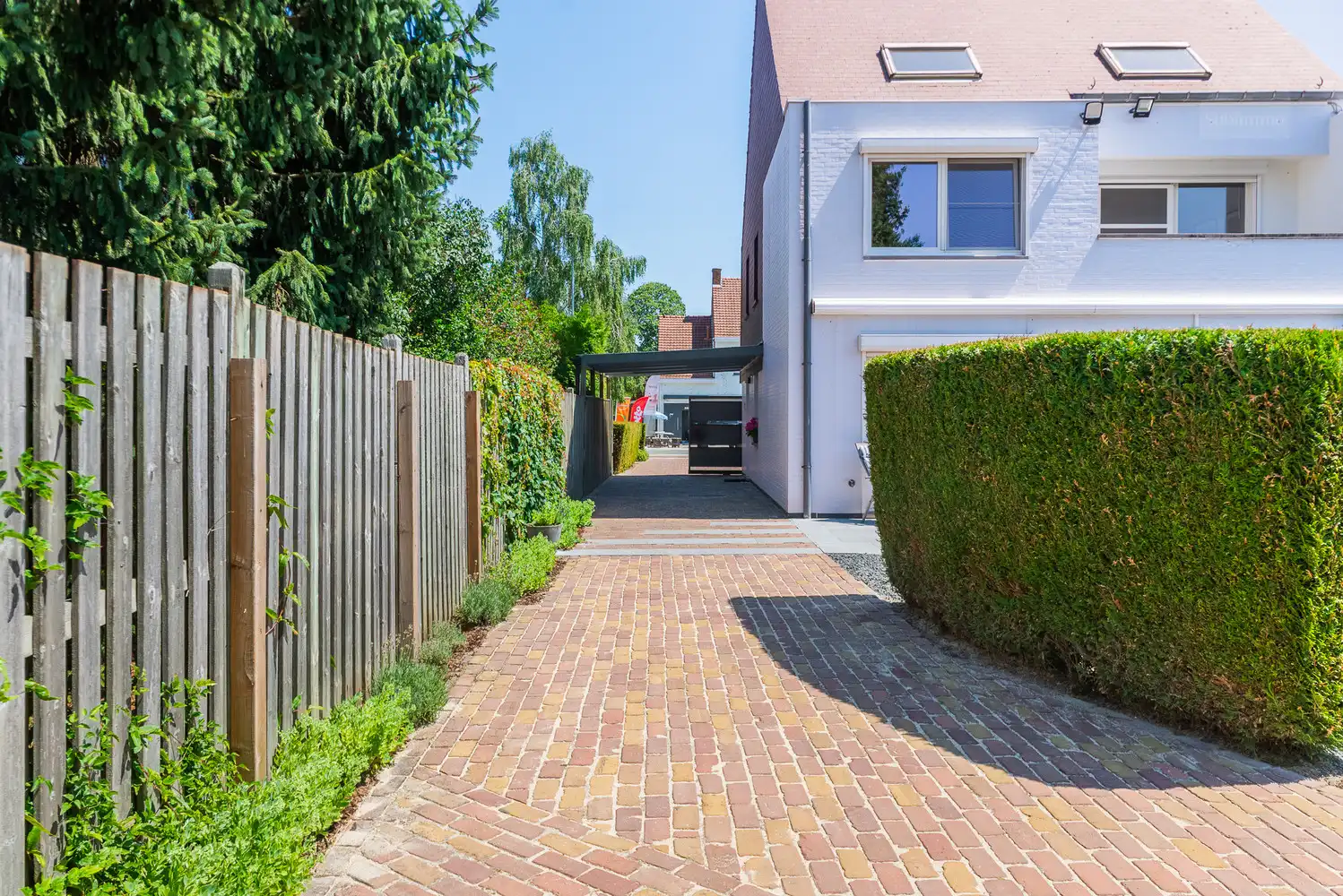 Instapklare gezinswoning met 5 slaapkamers, grote garage en zonnige tuin in Meerhout. foto 27