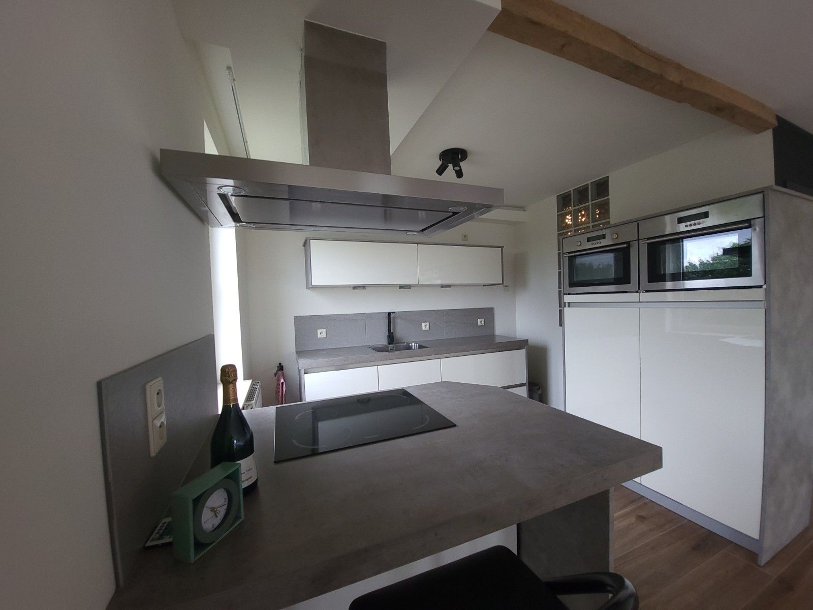 Centraal gelegen 2-slaapkamerappartement te Deinze foto 6
