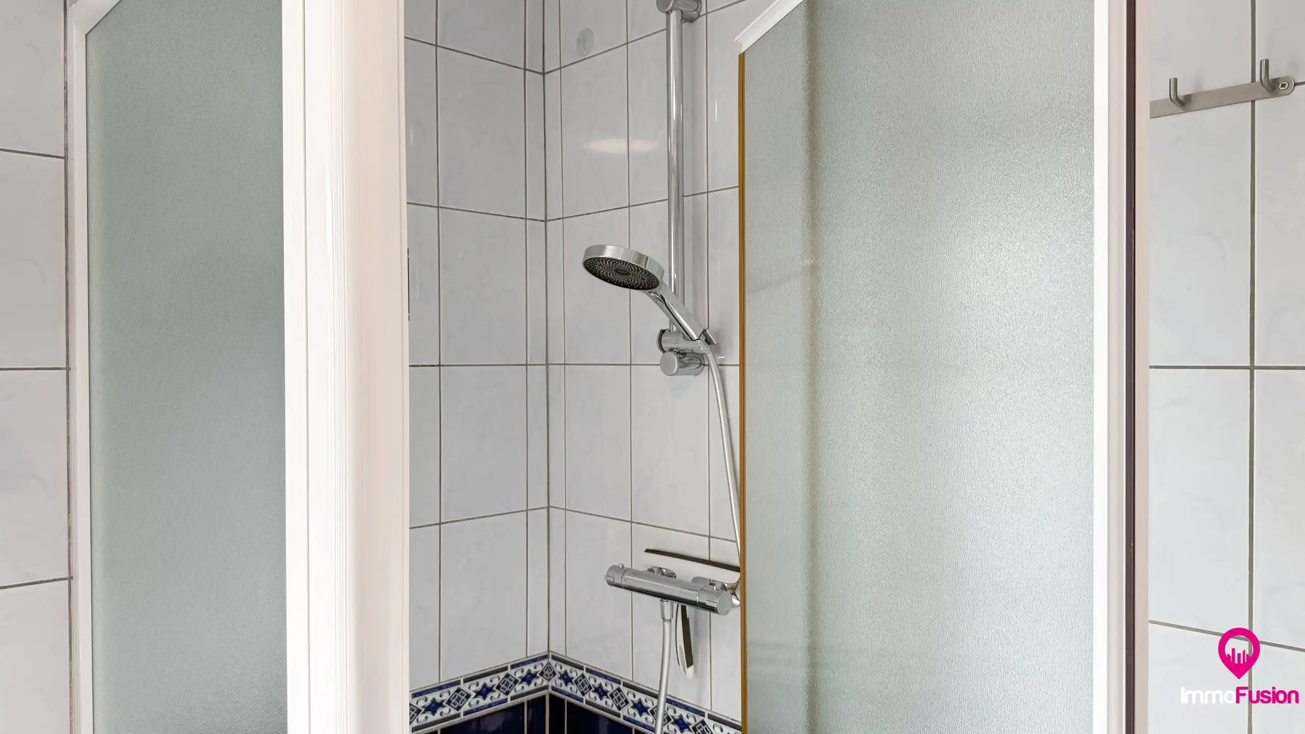 Charmante woning met 5 slaapkamers op een ruim perceel! foto 24