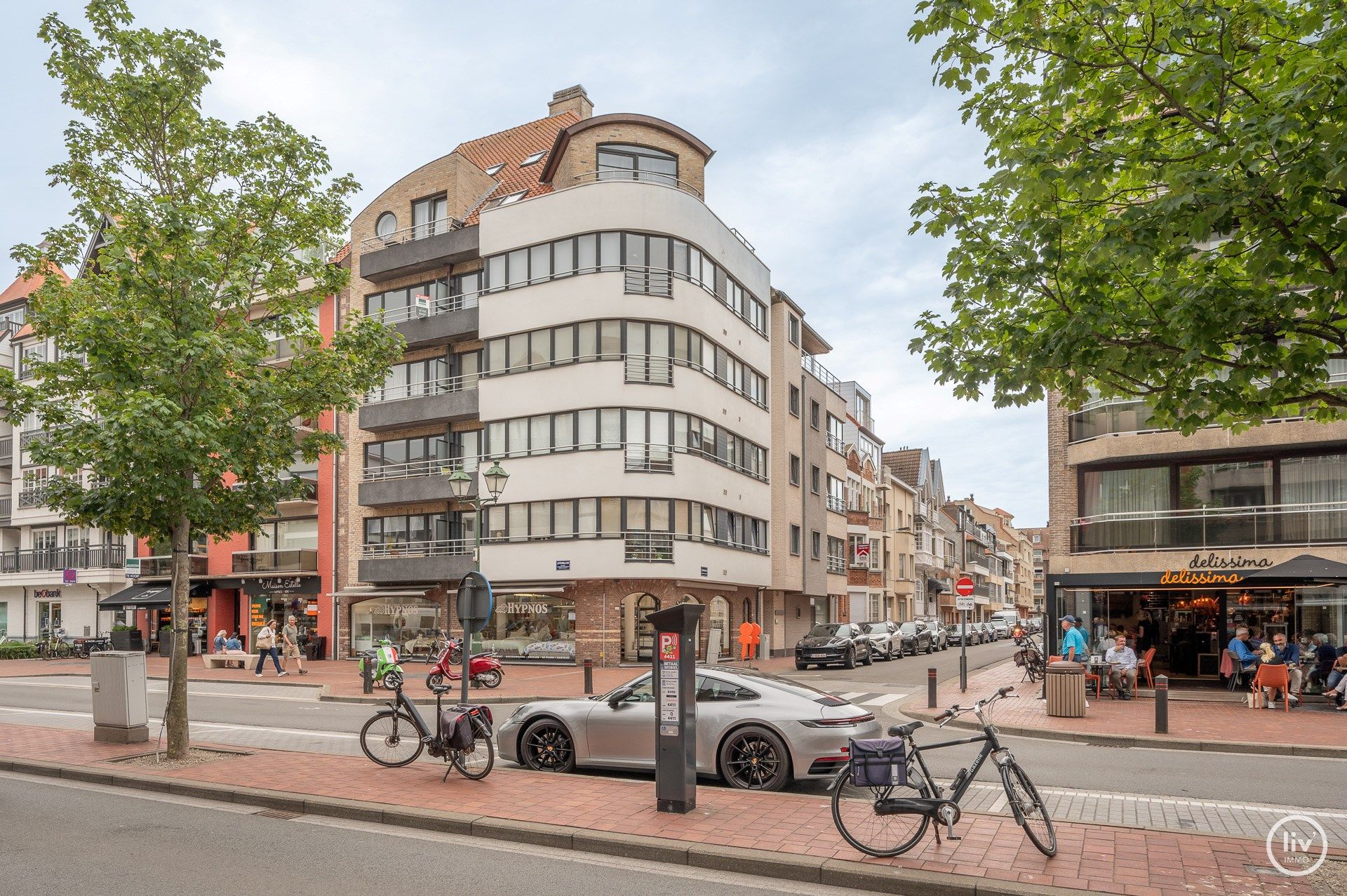 Volledig gerenoveerd  appartement gelegen op de Lippenslaan te Knokke.  foto 16