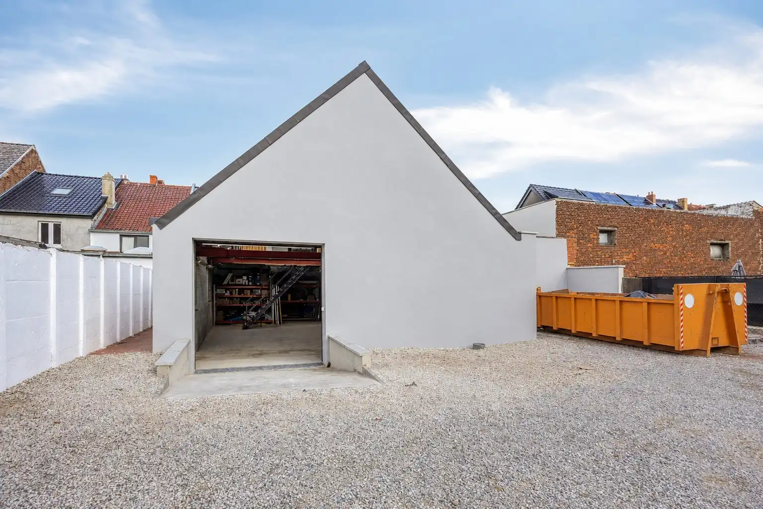 Vernieuwde loods en vergunde bouwgrond voor halfopen bebouwing te Lembeek foto 4
