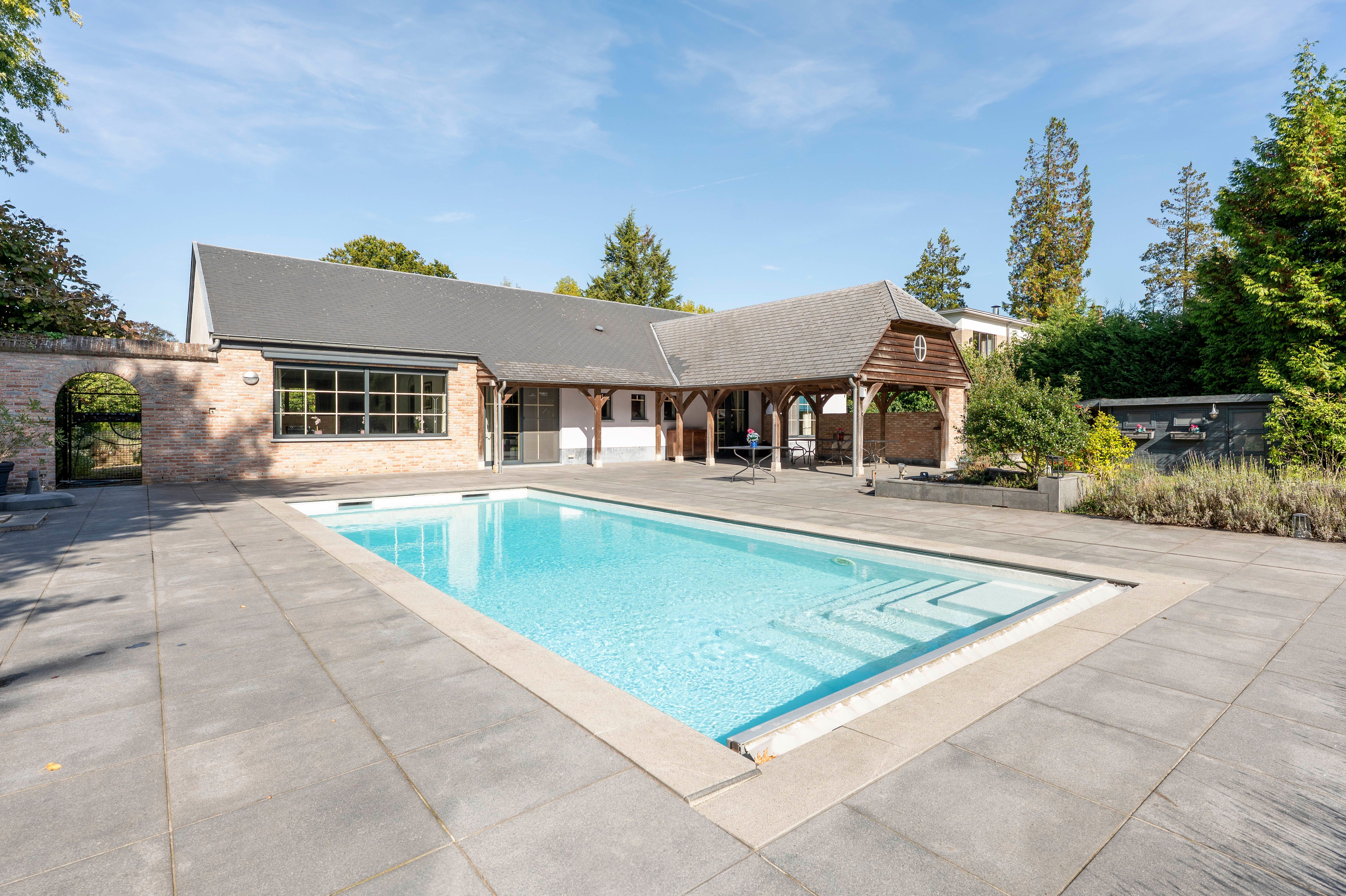 Hoofdfoto van de publicatie: Instapklare laagbouwvilla nabij het centrum van Brasschaat.