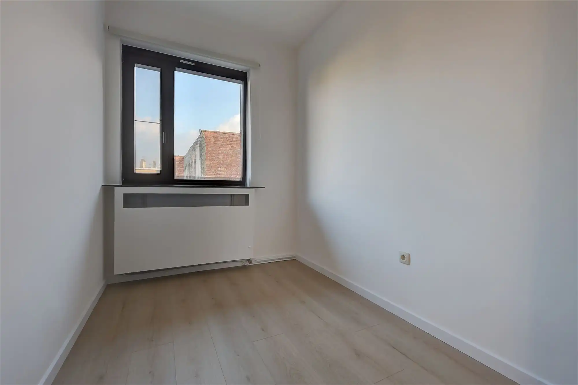 Gerenoveerd 2 slpk appartement met een rustig terras op Linkeroever! foto 8