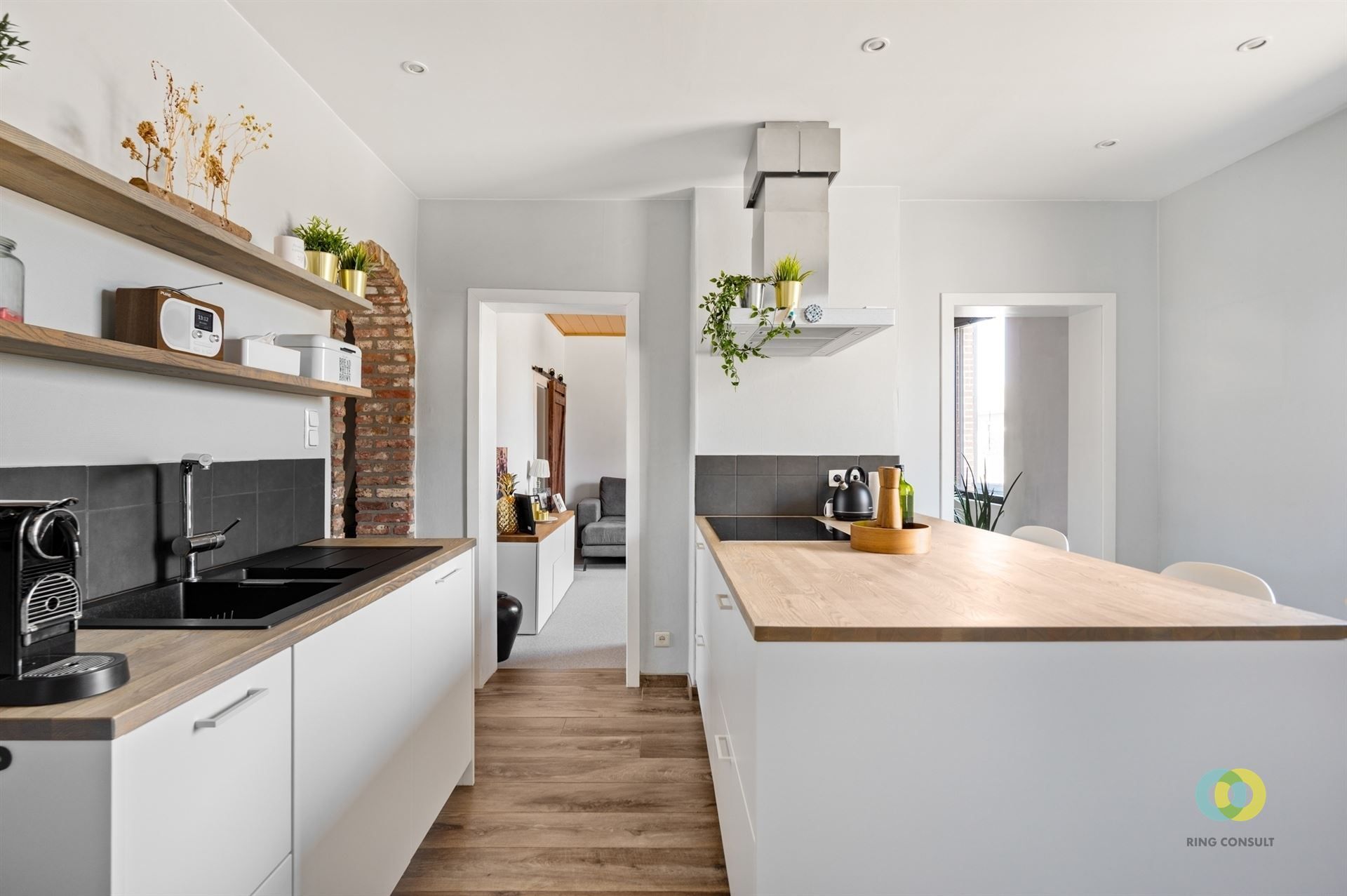 Woning met tuin en carport foto 4