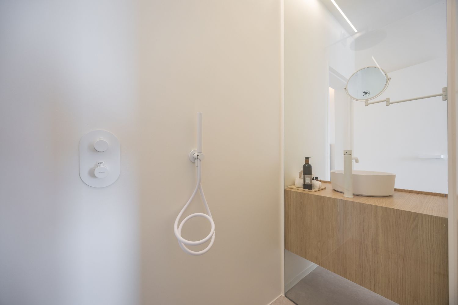 Luxueus 2 slaapkamer-appartement met frontaal zeezicht! foto 25