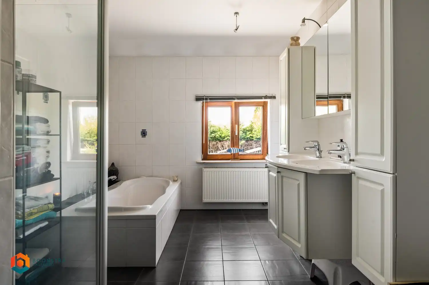 Instapklare woning met 5 slpkrs, zwembad en leuke tuin te Schiplaken foto 16