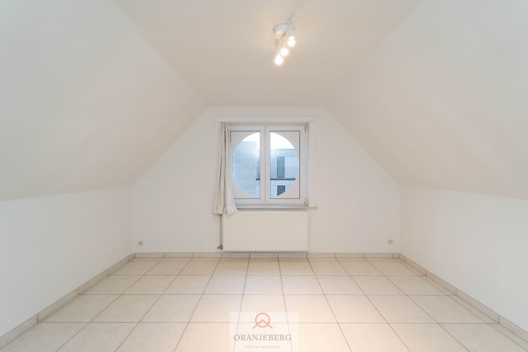 Lichtrijke bel-étage woning met garage en tuin te Lievegem - Waarschoot foto 5