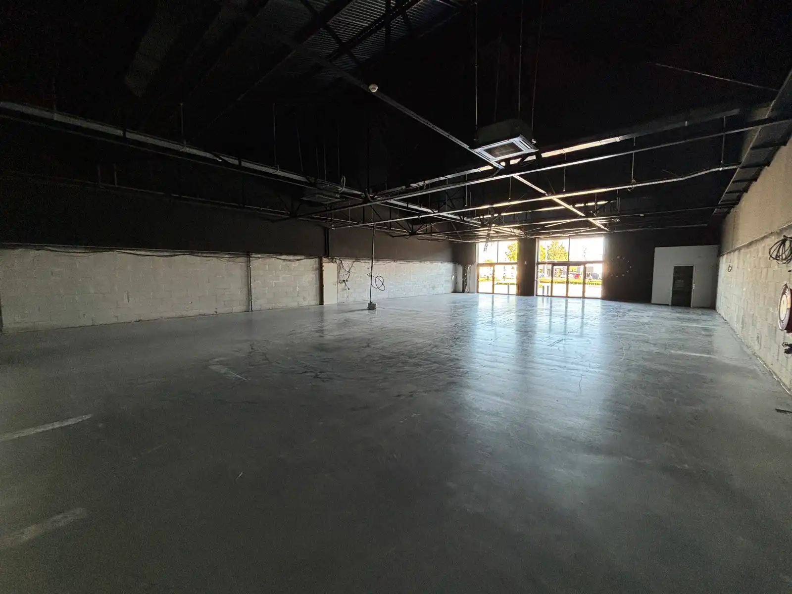 Winkelpand met showroom & magazijn te huur – Lier (1.000 m²) foto 7