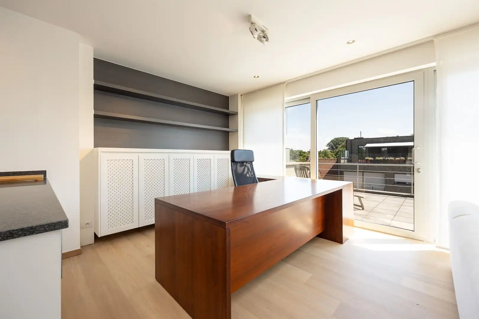 Gemeubelde penthouse in hartje Brasschaat foto 6