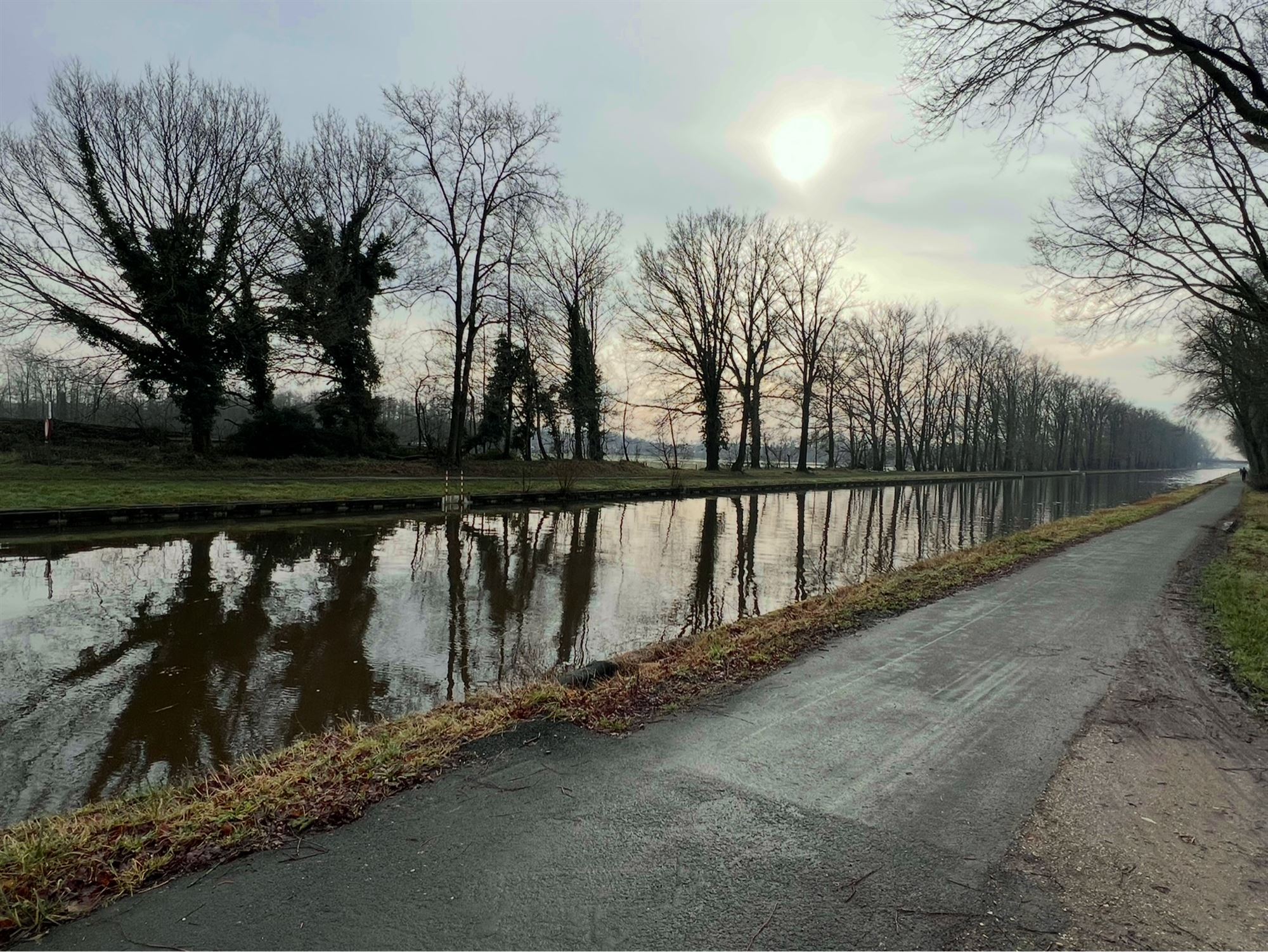 Hoofdfoto van de publicatie: Woning met 4 slpks nabij het kanaal