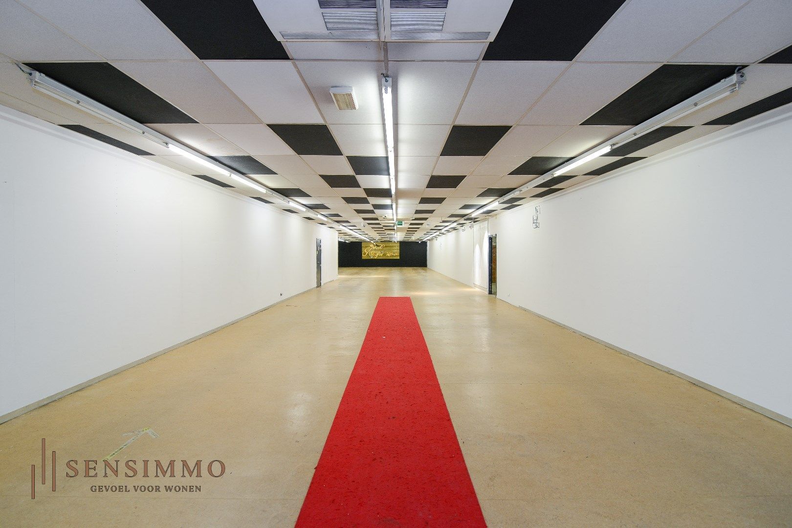 Ruim Handelspand van 766 m² op AAA locatie foto 2