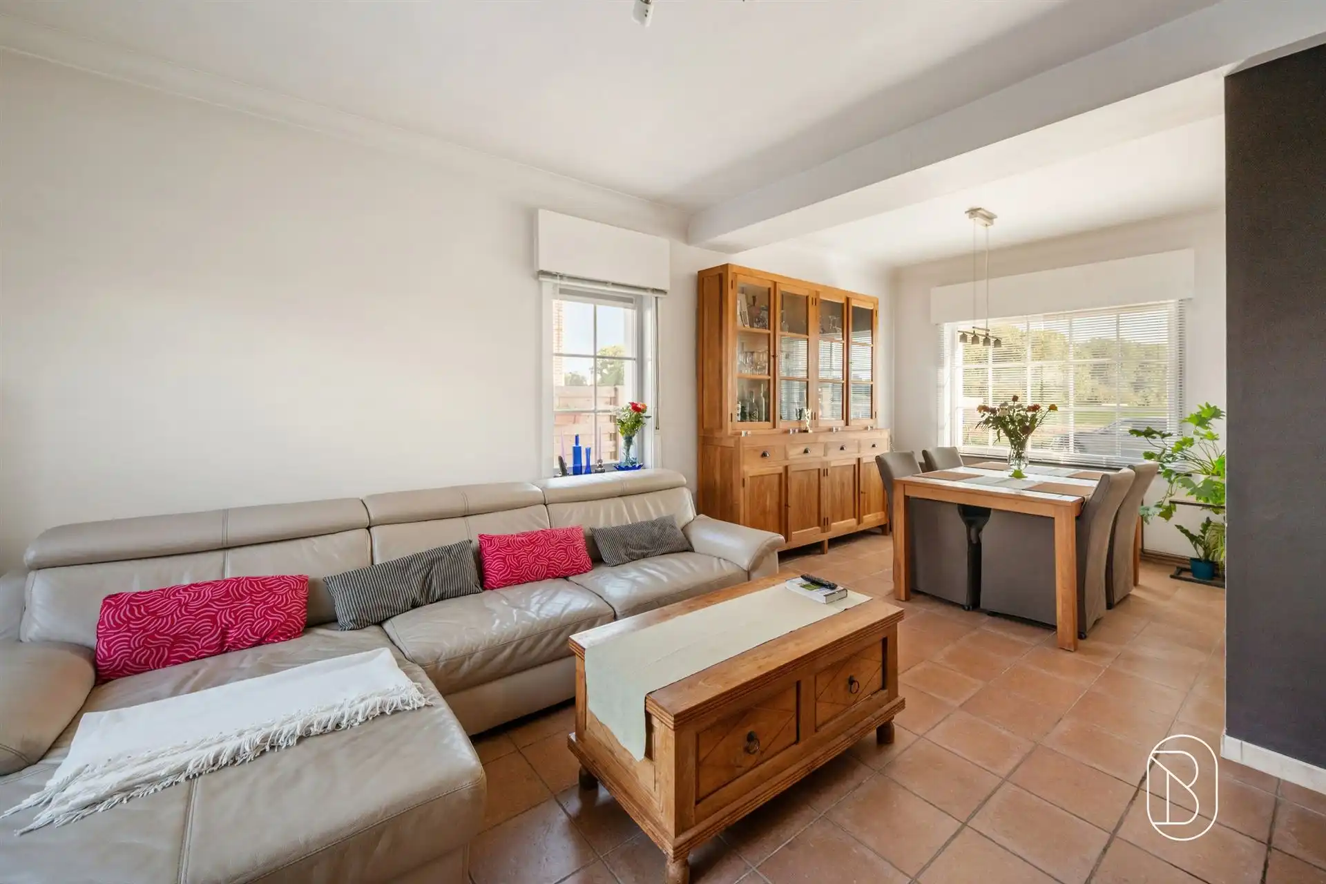 Gerenoveerde woning met 3 slpk, leuke tuin en carport foto 7