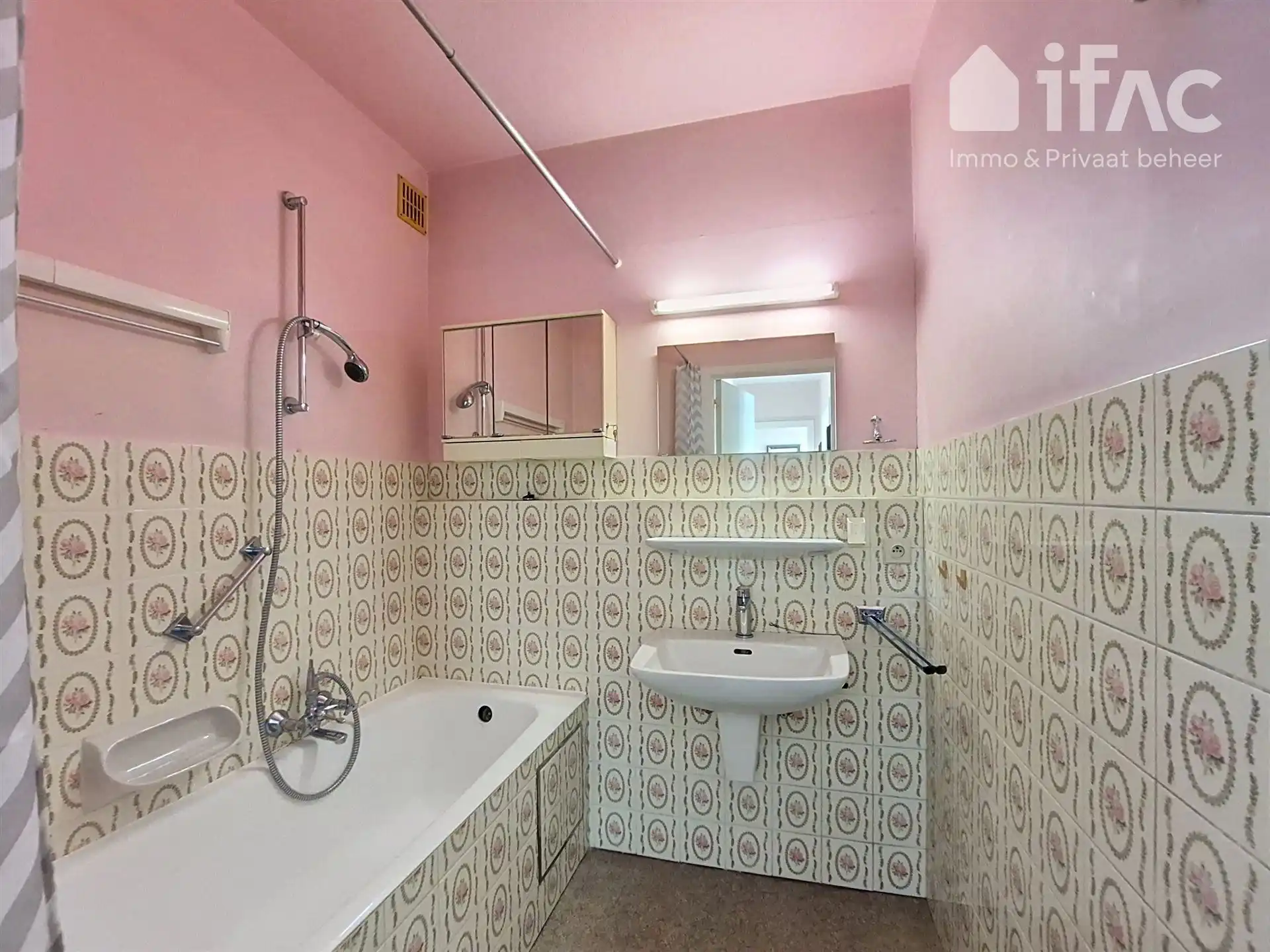 Eénslaapkamer appartement op de 3de verdieping met terras foto 6