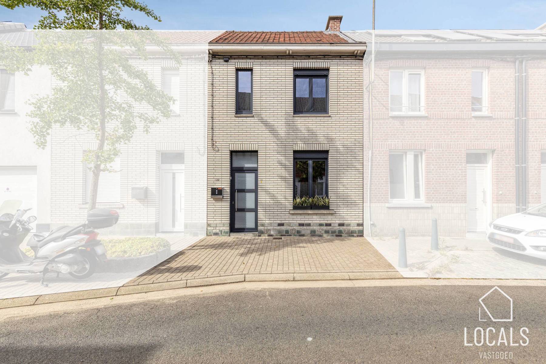 Hoofdfoto van de publicatie: Deels gerenoveerde woning met stadstuin in hartje Ninove