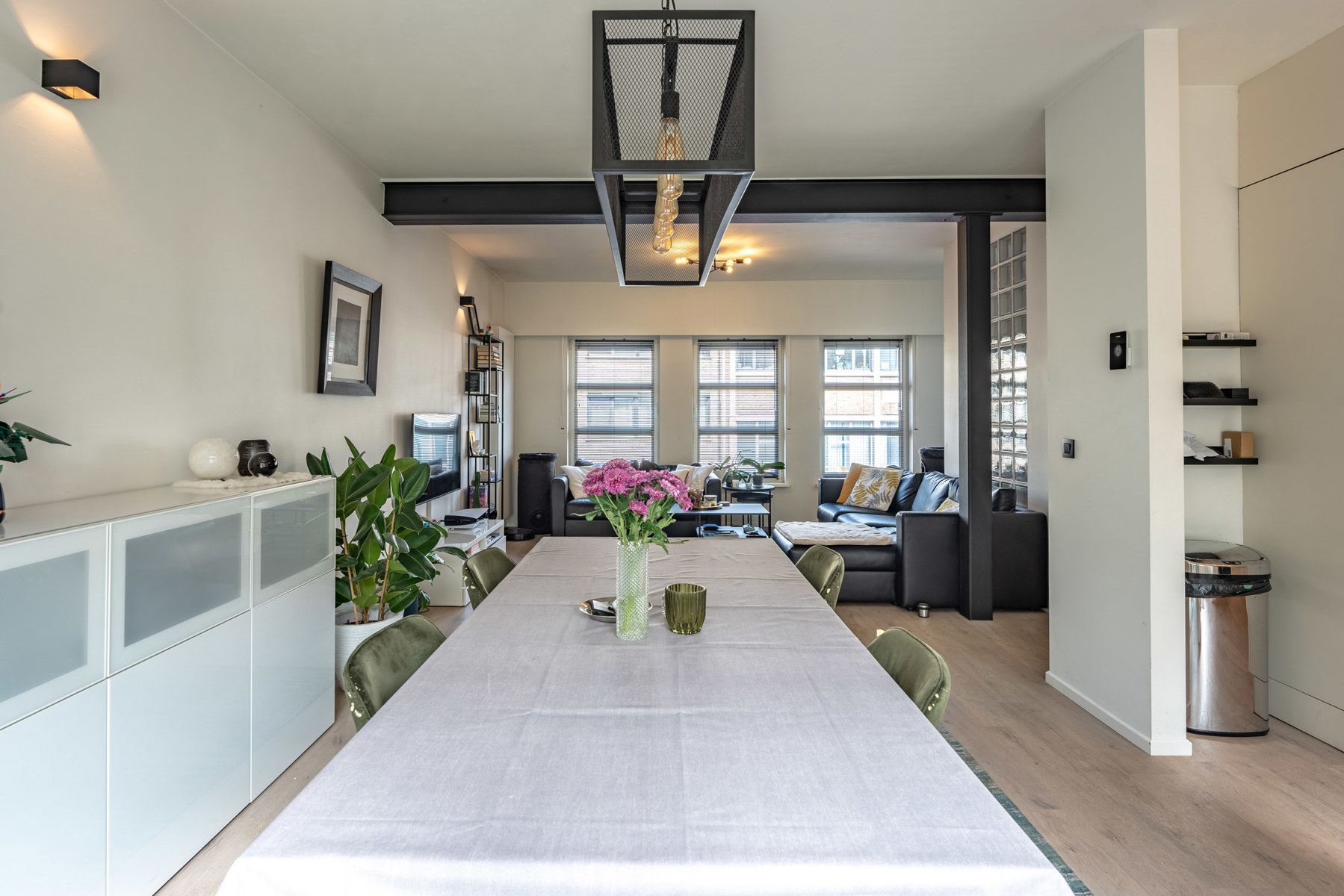 Instapklare bel-etagewoning met 2 slaapkamers, tuin en garagebox! foto 7