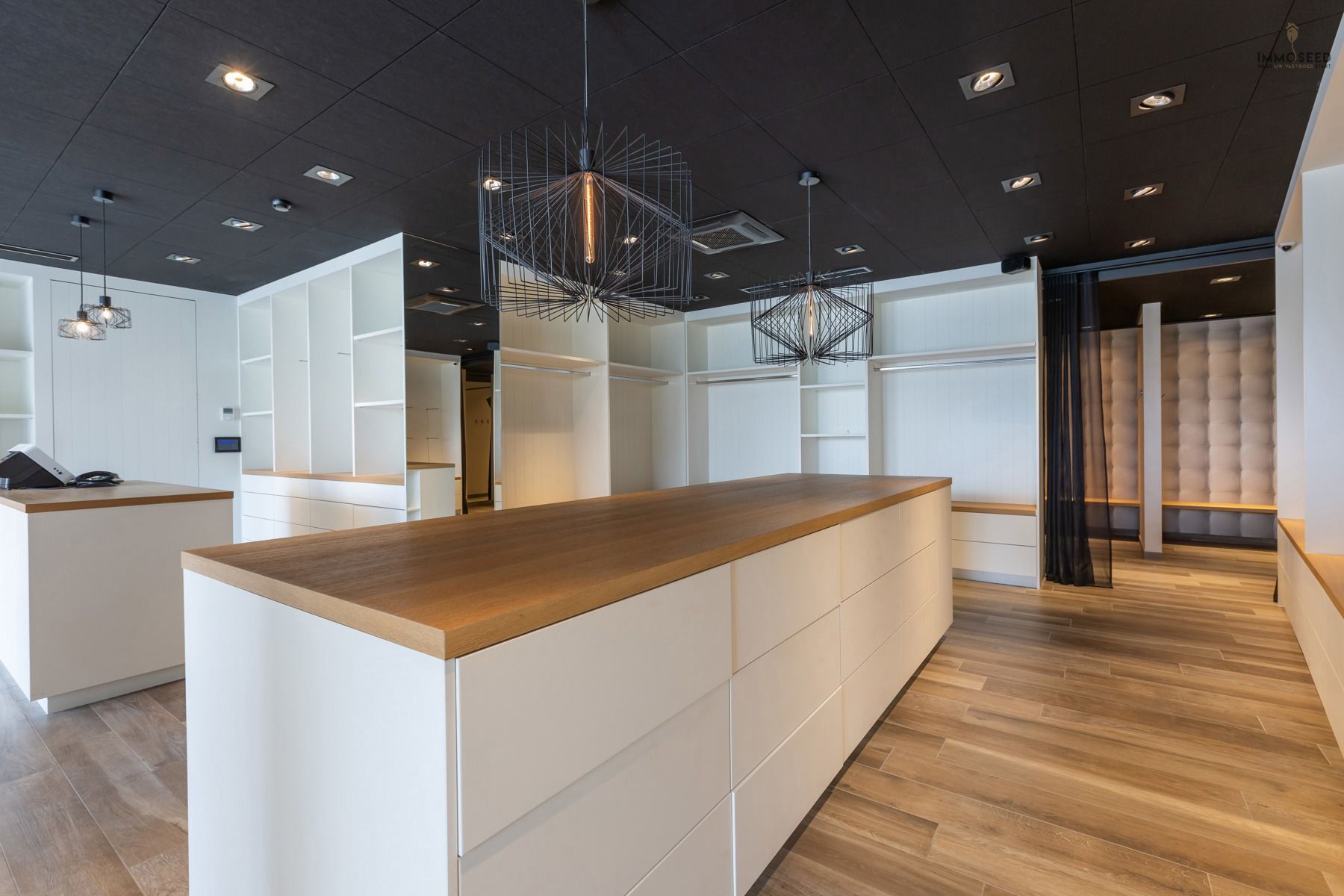 Multifunctioneel pand met ruime loods foto 4