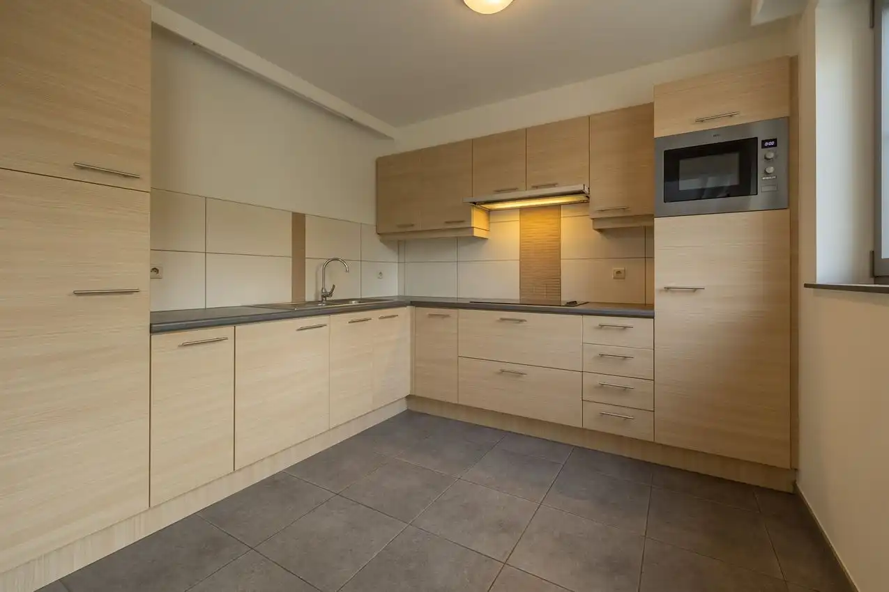 Gelijkvloers appartement met 2 slpk., terras en garagebox foto 4
