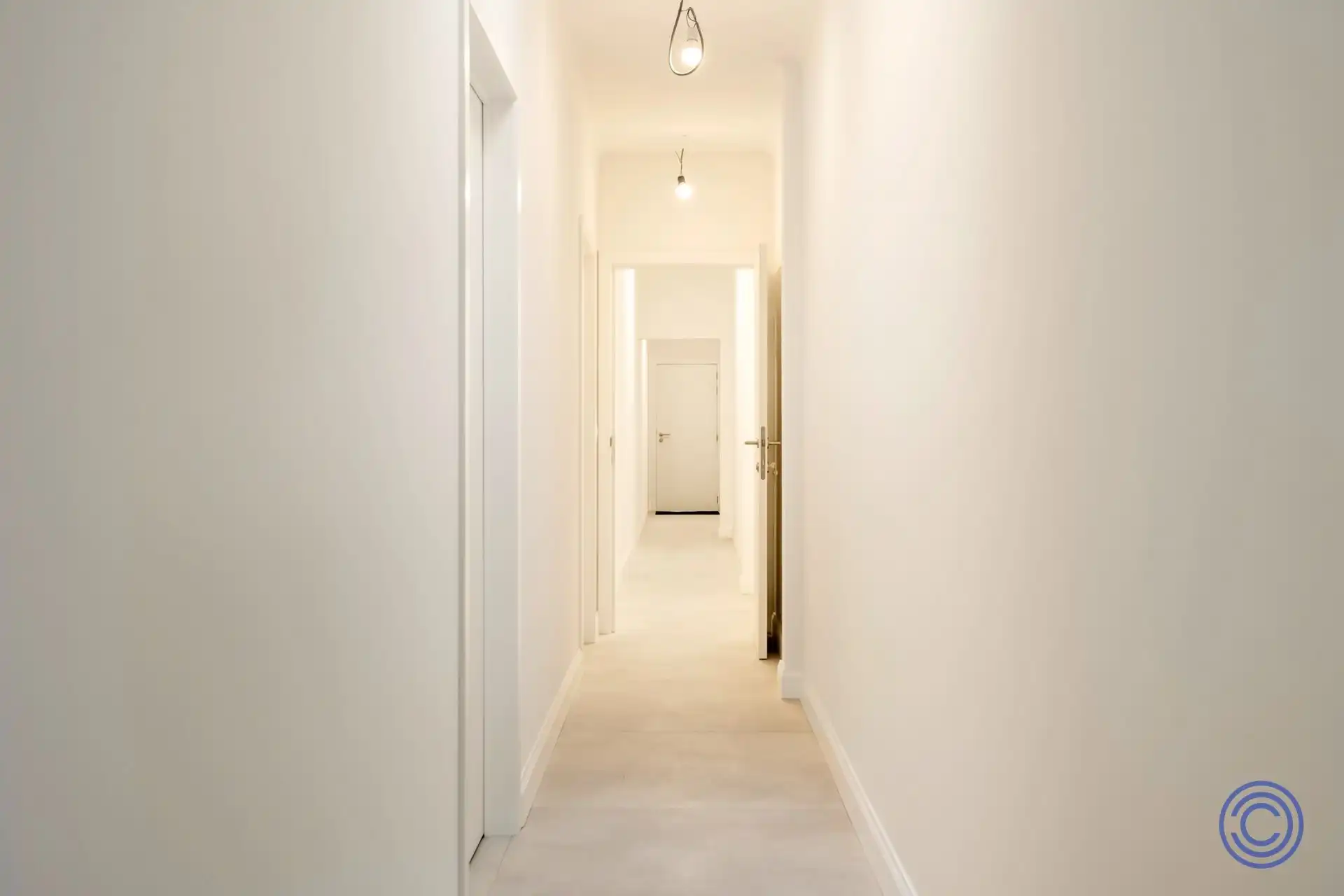 Volledig gerenoveerd appartement met kantoor en groot terras! foto 9