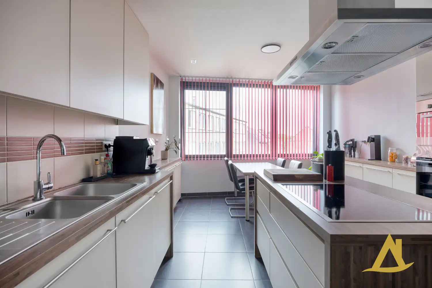 DESIGN STADSWONING MET 3 SLAAPKAMERS, TUIN EN JACUZZI IN HET HARTJE VAN DIEST foto 21