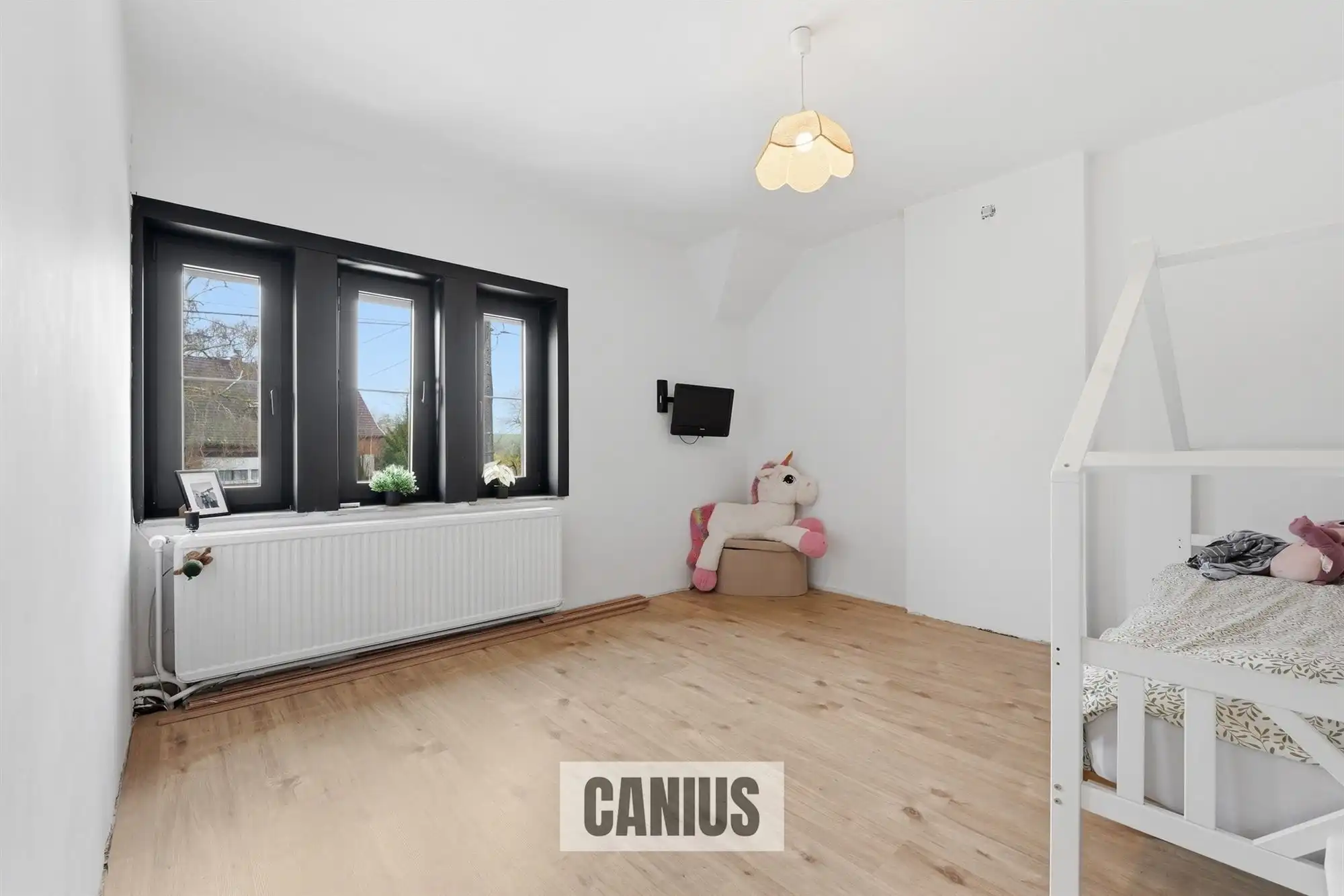 GERENOVEERDE OPEN BEBOUWING MET VIER SLAAPKAMERS foto 12