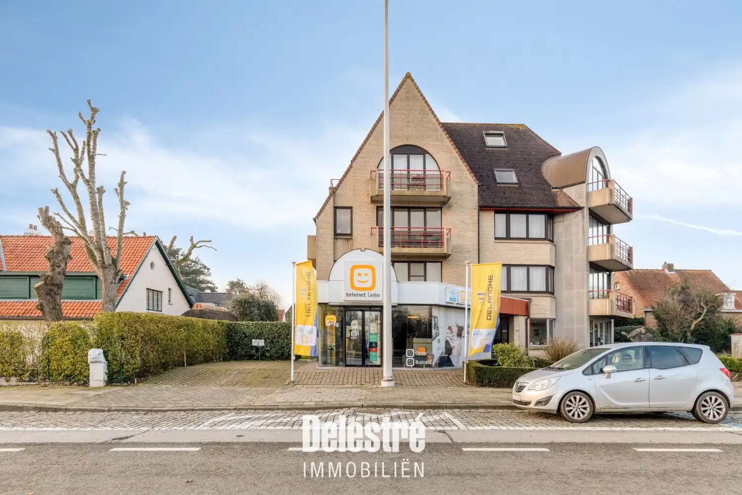 Commerciële topligging met woonst (vakantieappartement) op de Albert I Laan – Residentie Mirhras foto {{pictureIndex}}