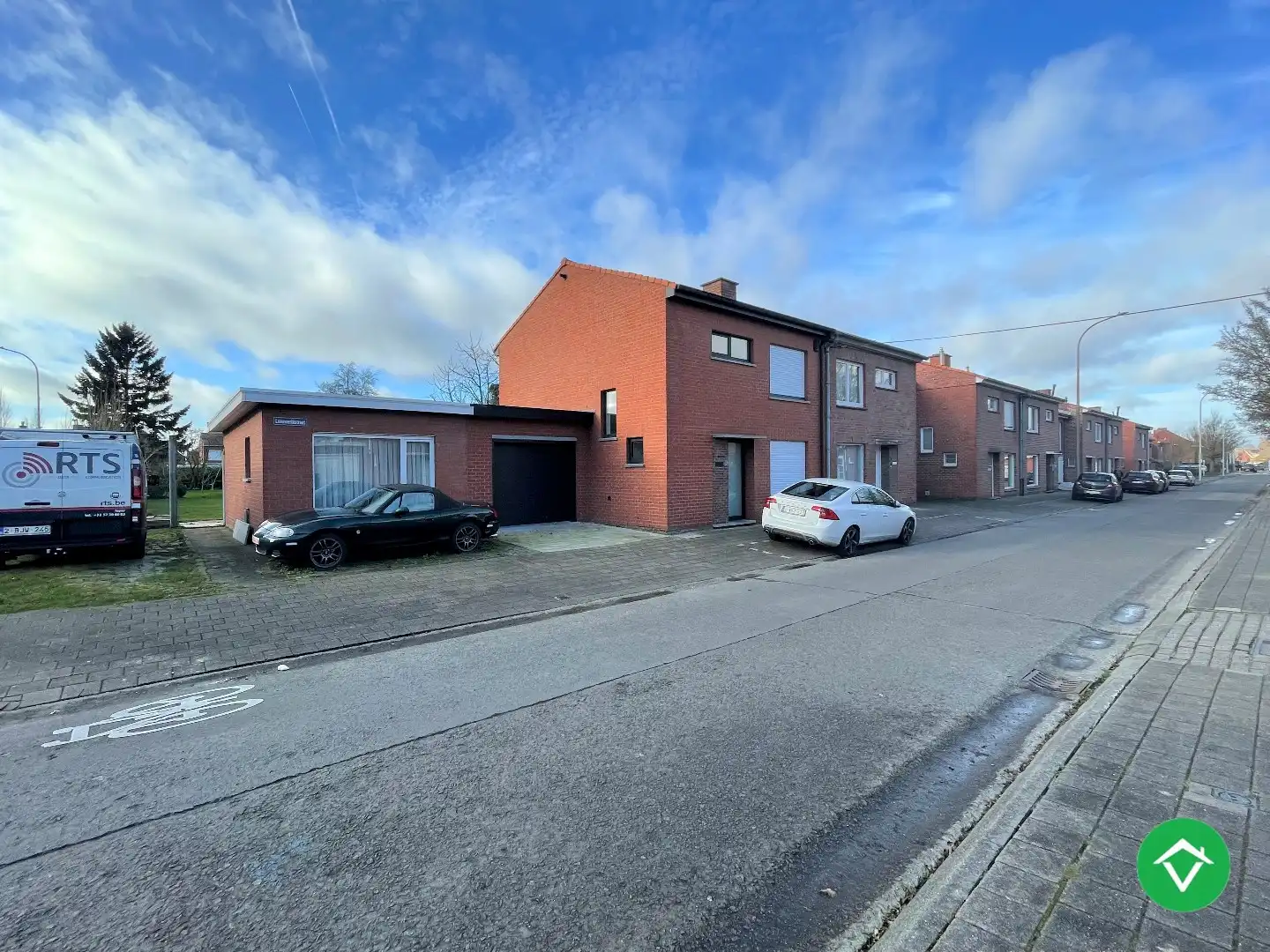 Ruime, gerenoveerde woning met twee slaapkamers te Roeselare foto 18