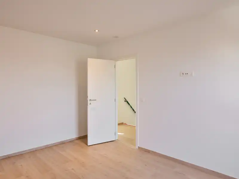 Instapklare gezinswoning met tuin in hartje Kieldrecht foto 13