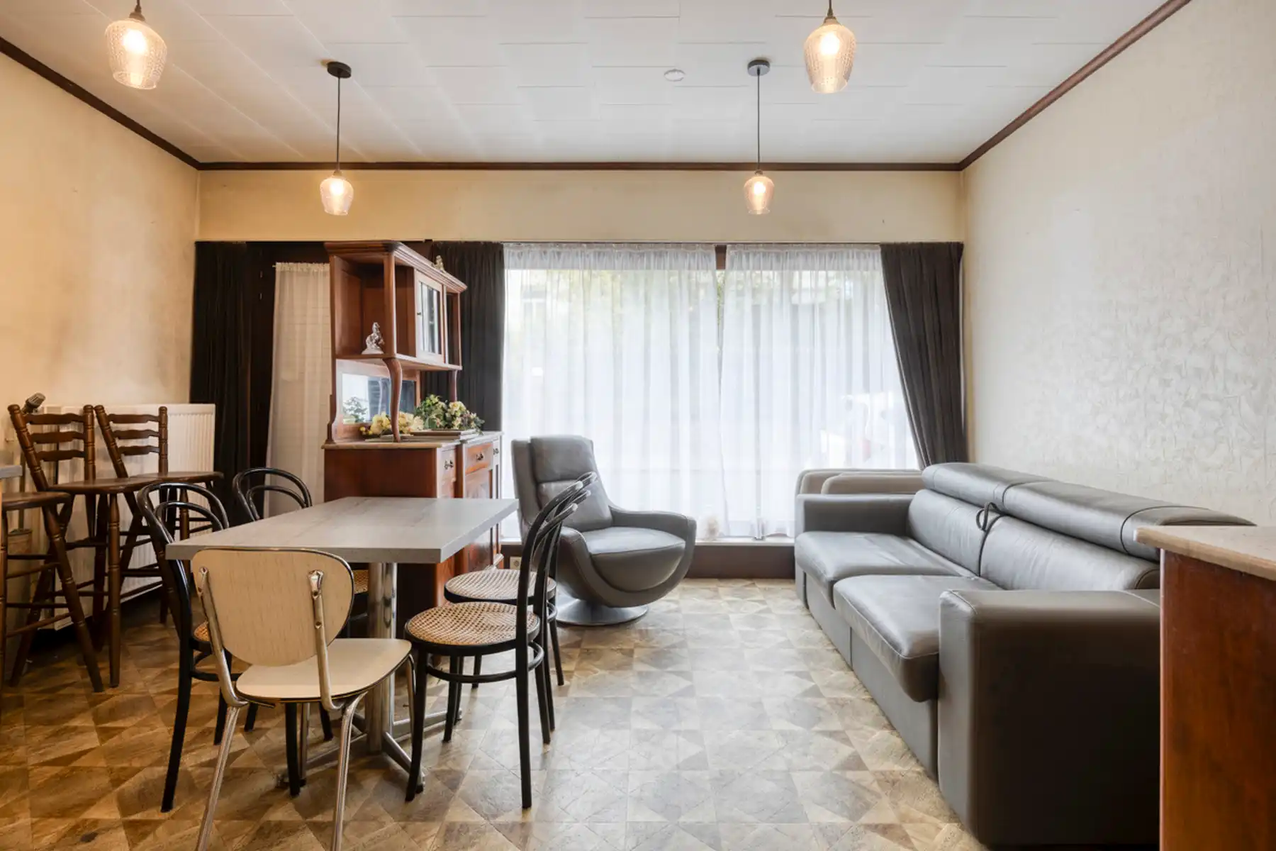 Appartementsgebouw met 5 app en achterliggende garages foto 10