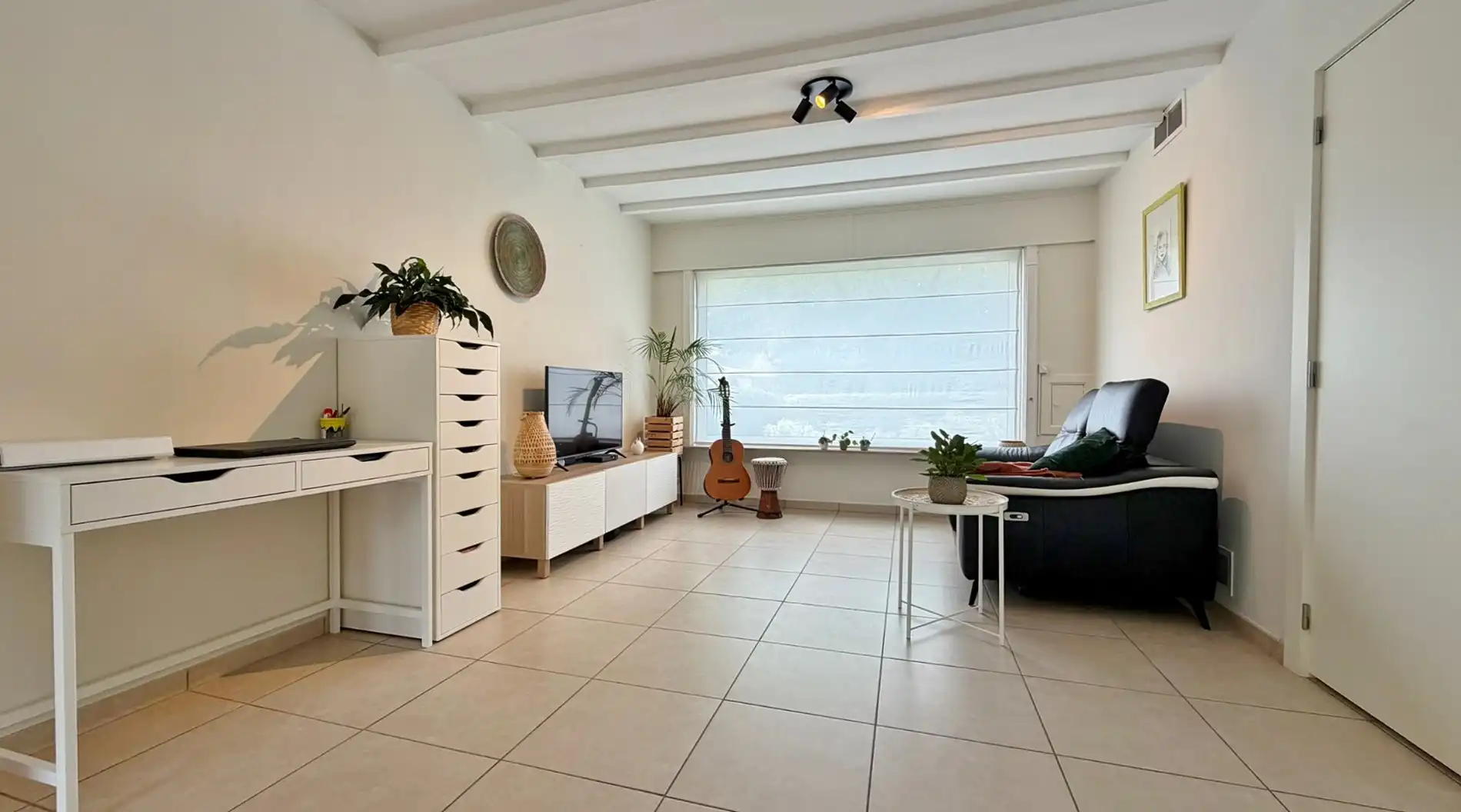 Rustig en centraal gelegen instapklare gezinswoning met zonnige tuin en garage foto 3
