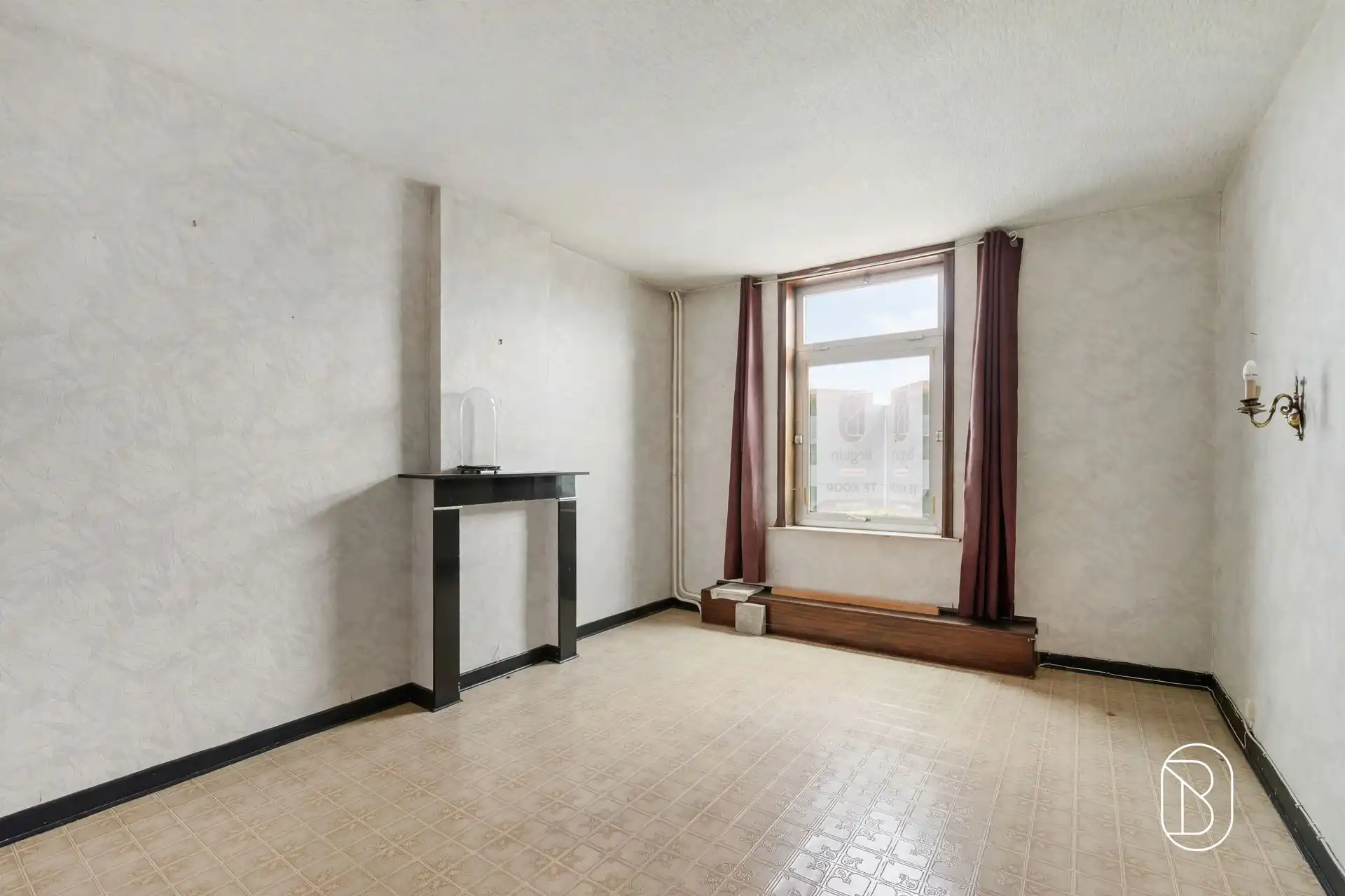 Te renoveren rijwoning met veel potentieel foto 12