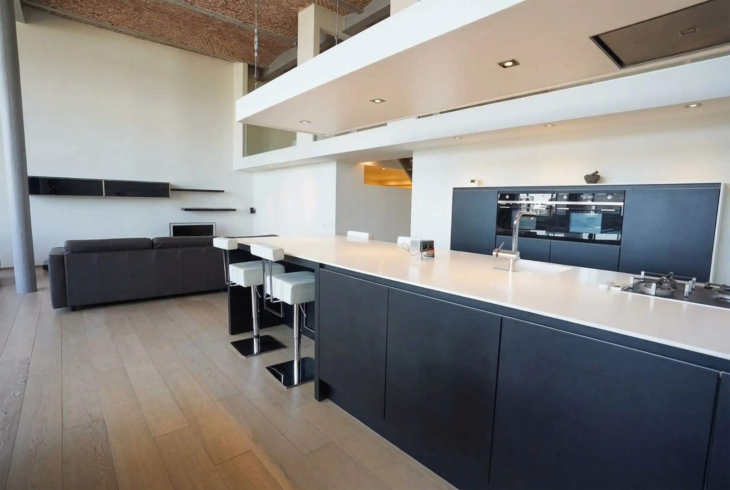 Verrassende, heldere loft met plafondhoogten van 6 m! foto 10