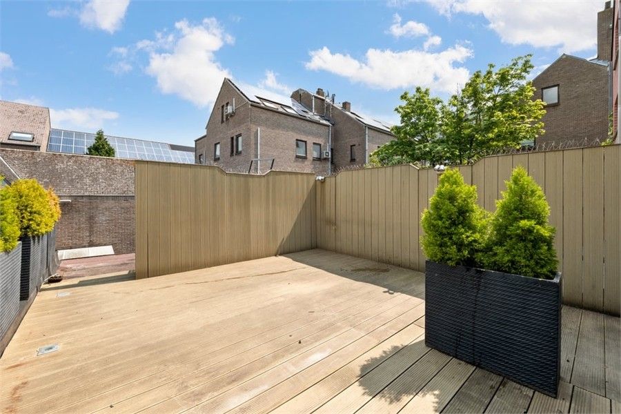 RUIM INSTAPKLAAR APPARTEMENT MET RUIM TERRAS IN HET CENTRUM VAN SINT-TRUIDEN foto 4