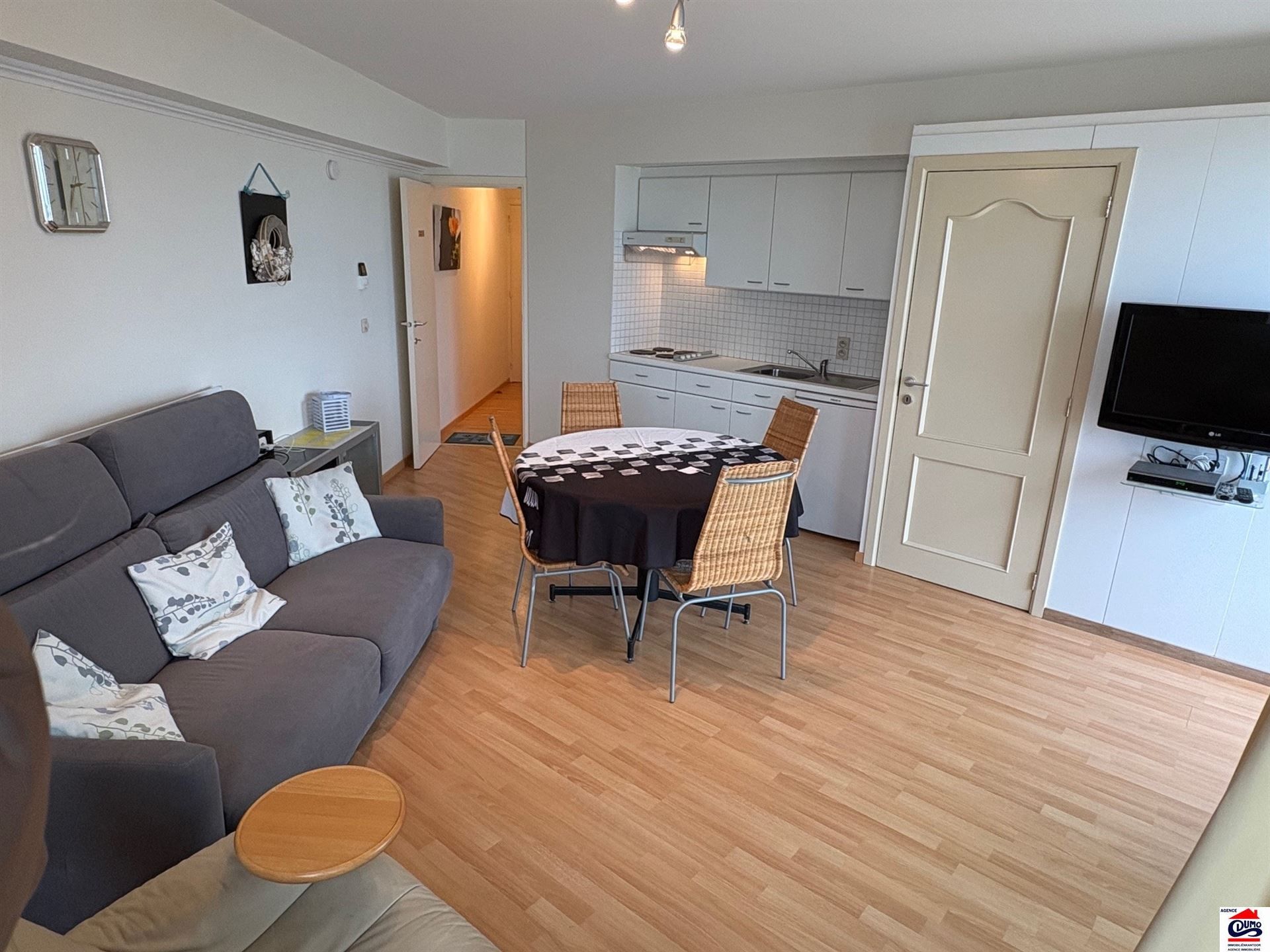 Gemeubeld appartement met 1 slaapkamer op de Zeedijk foto 3