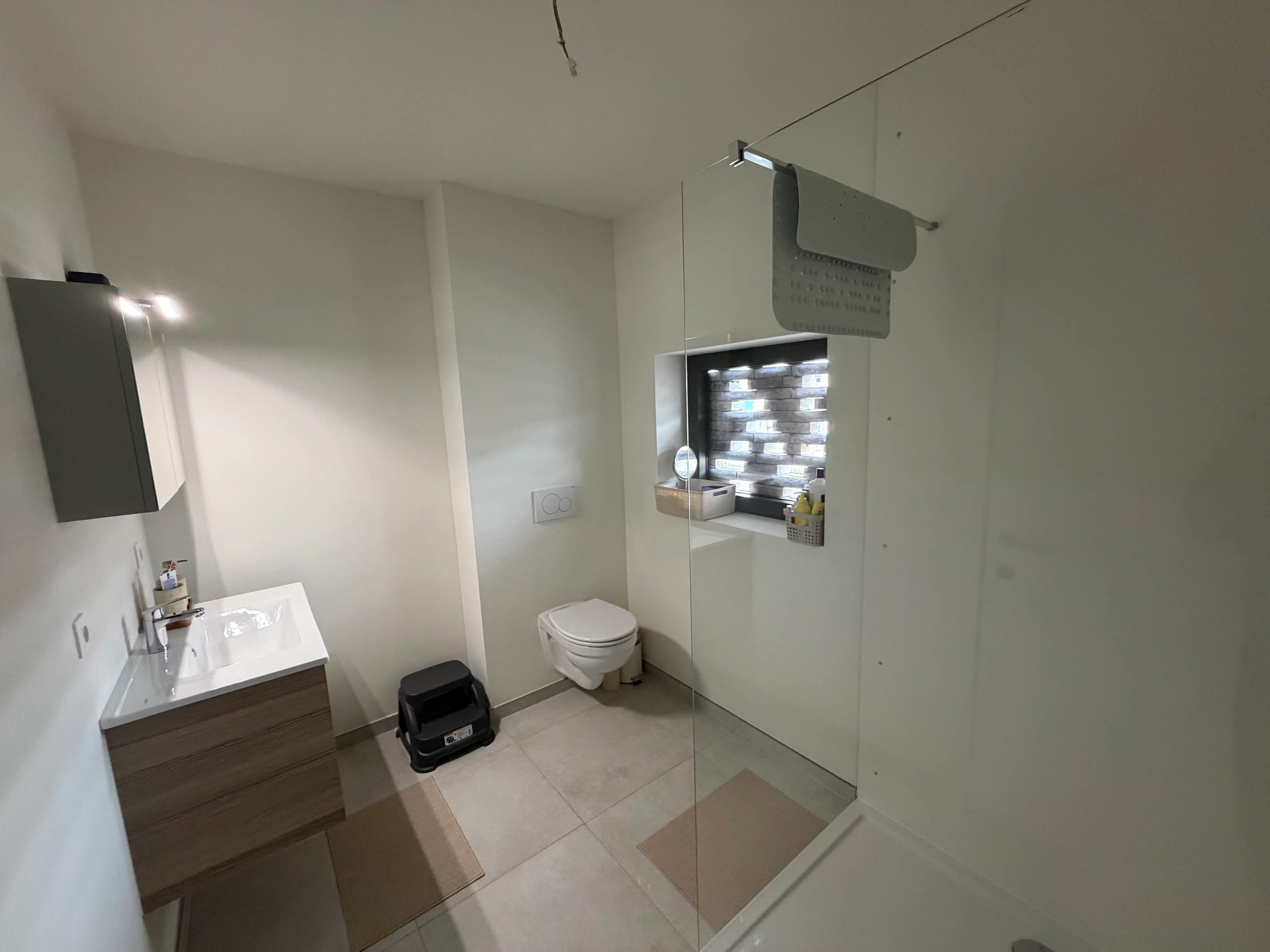 Genk, Weg Naar As 220 bus 12:  Nieuwbouw duplexappartement met 2 slaapkamers, terras, fietsenstalling en een autostaanplaats. foto 9