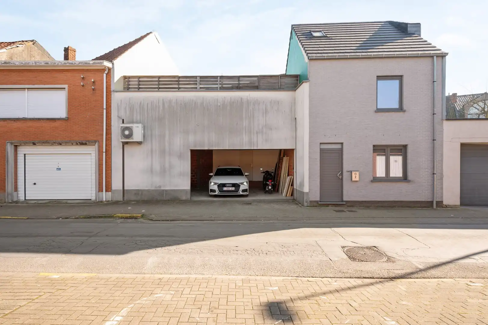 Handelsruimte met ruime woonst met enorme mogelijkheden op een centrale ligging in Harelbeke foto 4