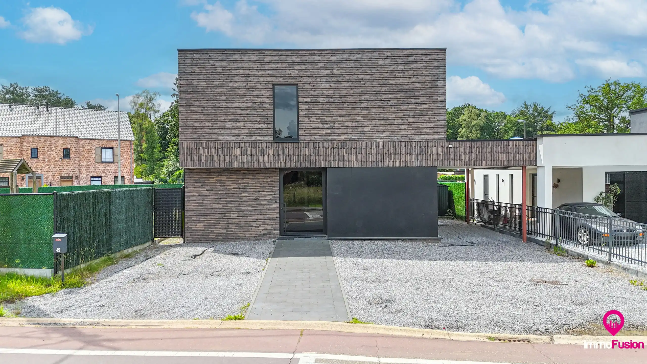 Instapklare villa met 4 slpk., laadpaal en zonnepanelen! foto 2