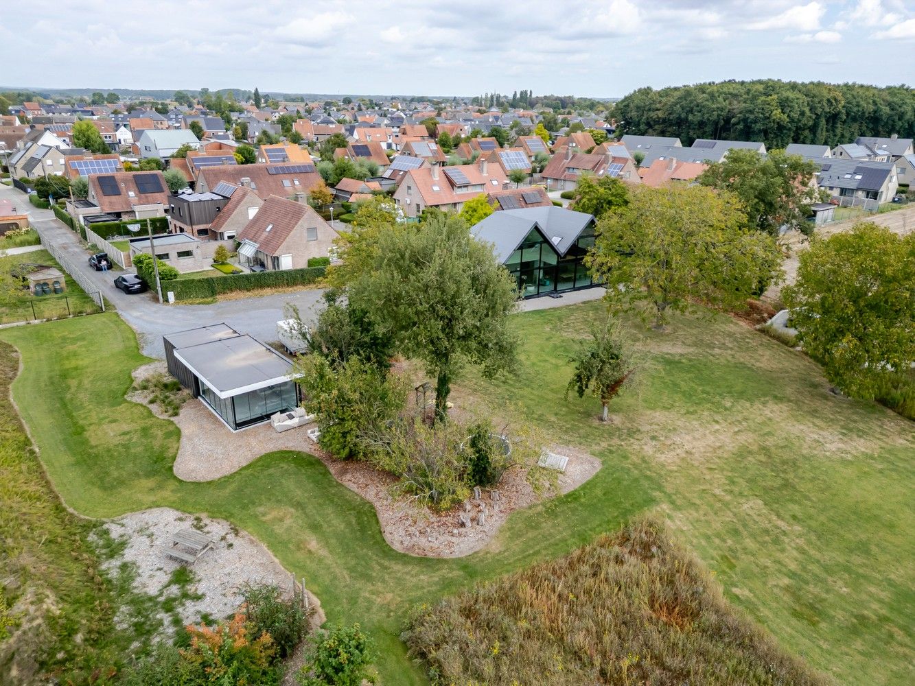 Moderne villa met bijgebouw op unieke landelijke ligging in centrum Zwevezele foto 2
