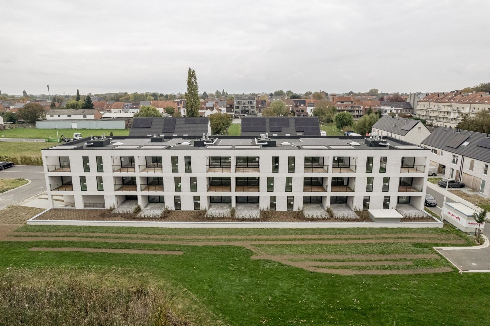 Ruim appartement met 2 slpks en 2 terrassen foto 2