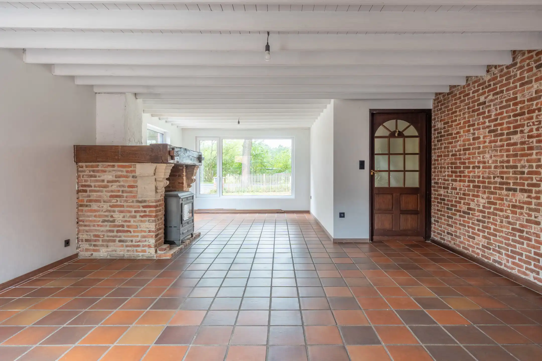 Ger. woning met 3 slpk en grote garage/werkplaats op 1.705 m² foto 6
