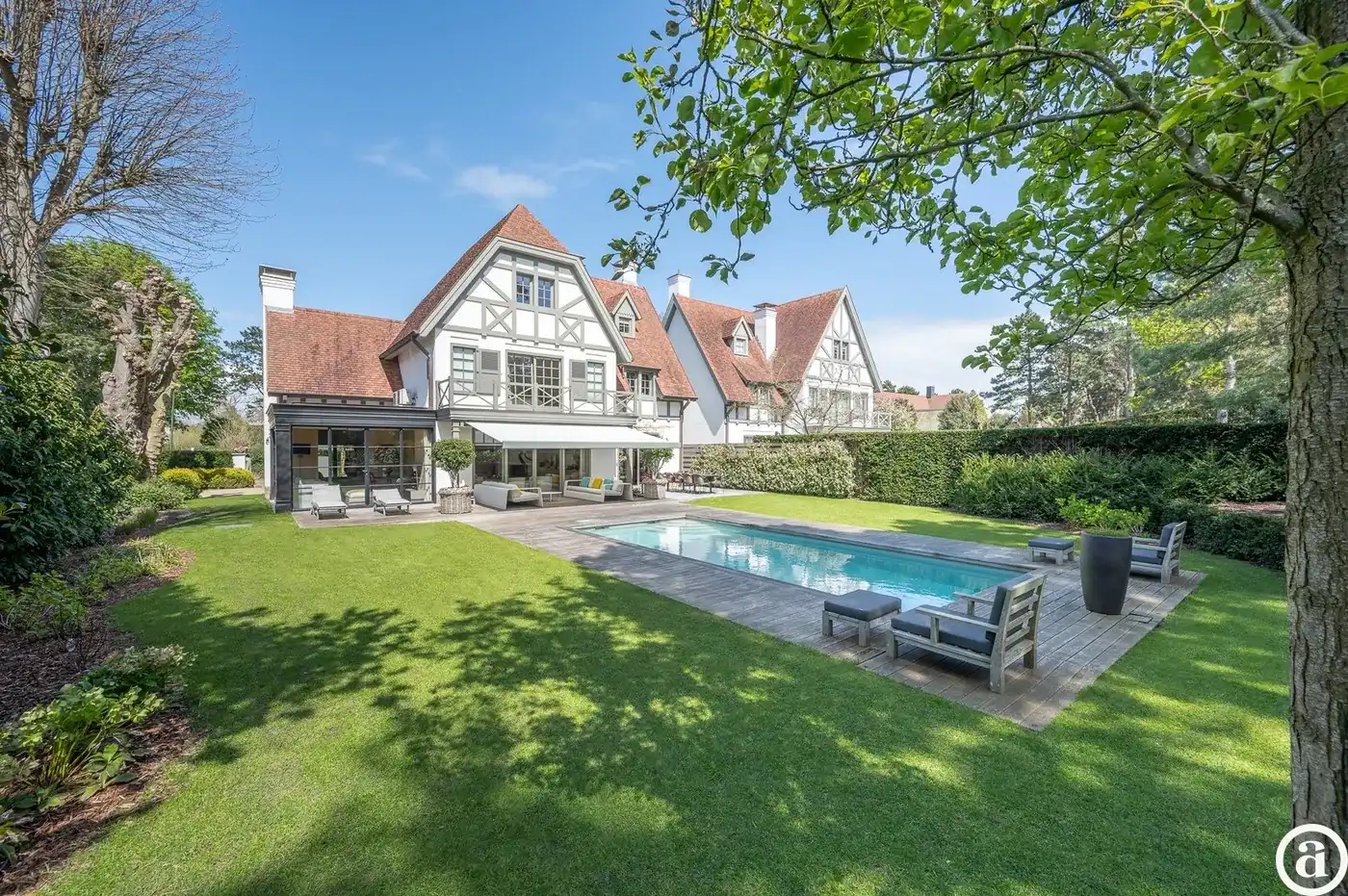 Prachtige villa met zwembad rustig gelegen in een paadje in hartje Zoute. foto 4