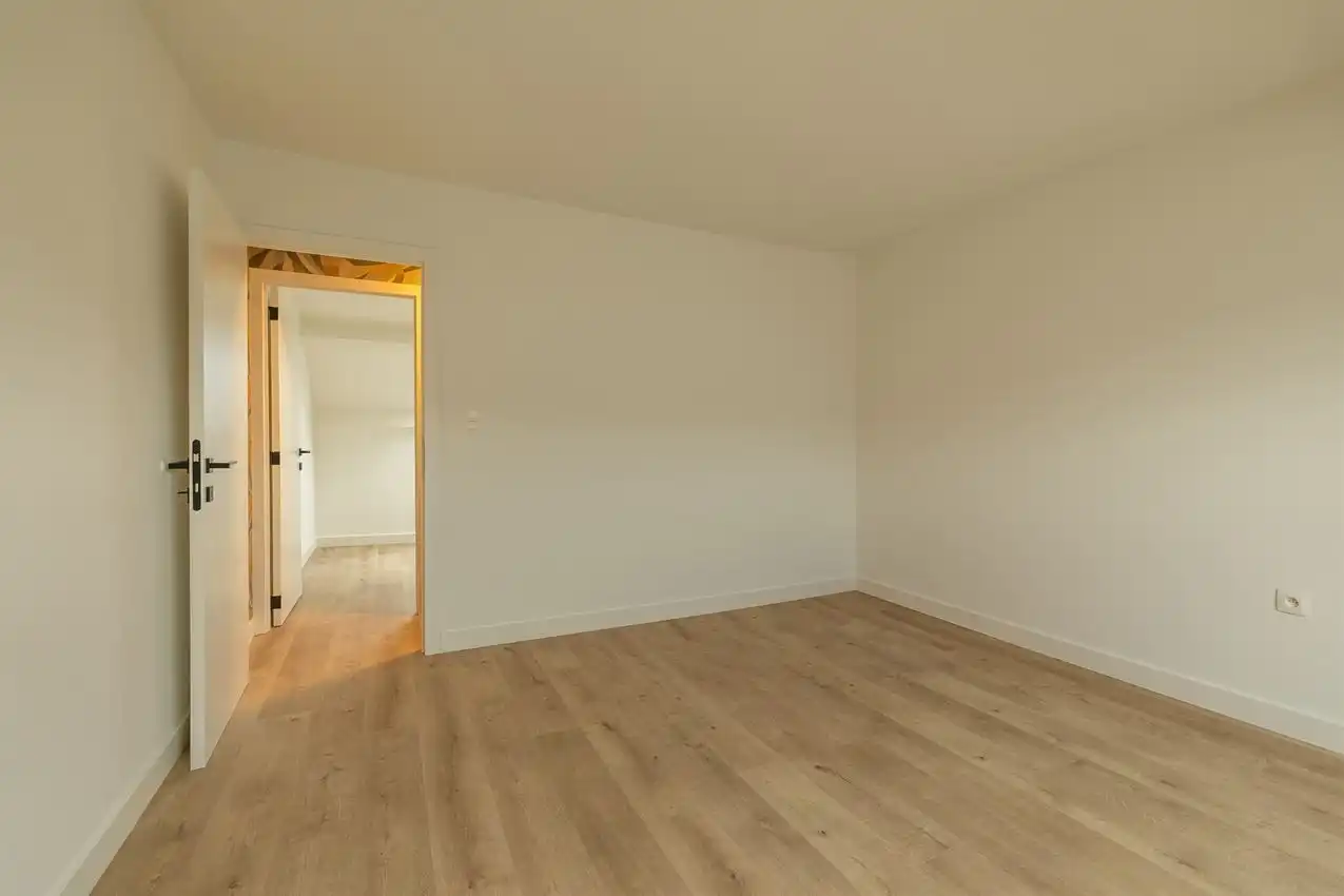 Vernieuwde rijwoning met drie slaapkamers en mooie tuin foto 26