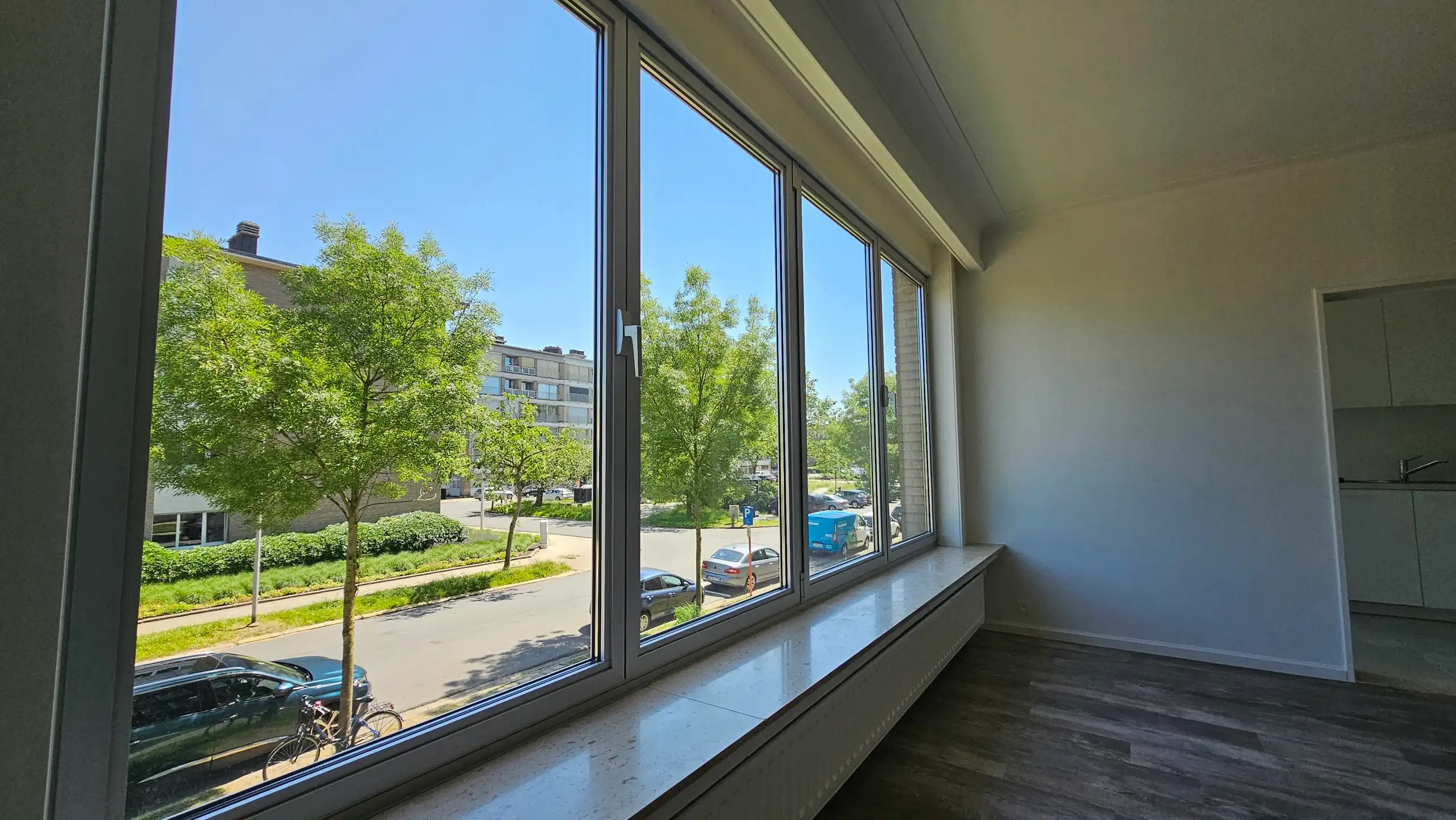 Volledig vernieuwd 2 slaapkamer-appartement te huur foto 3
