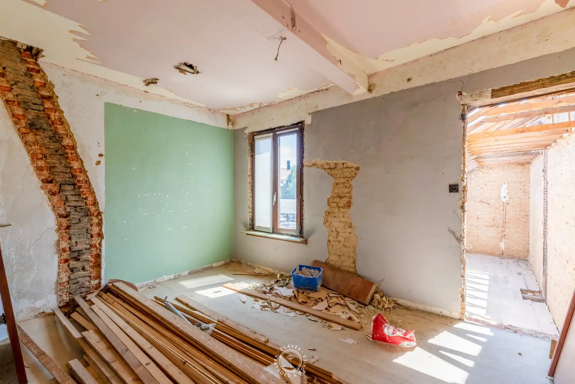 Te renoveren woning met garage in het centrum van Sint-Niklaas foto 8