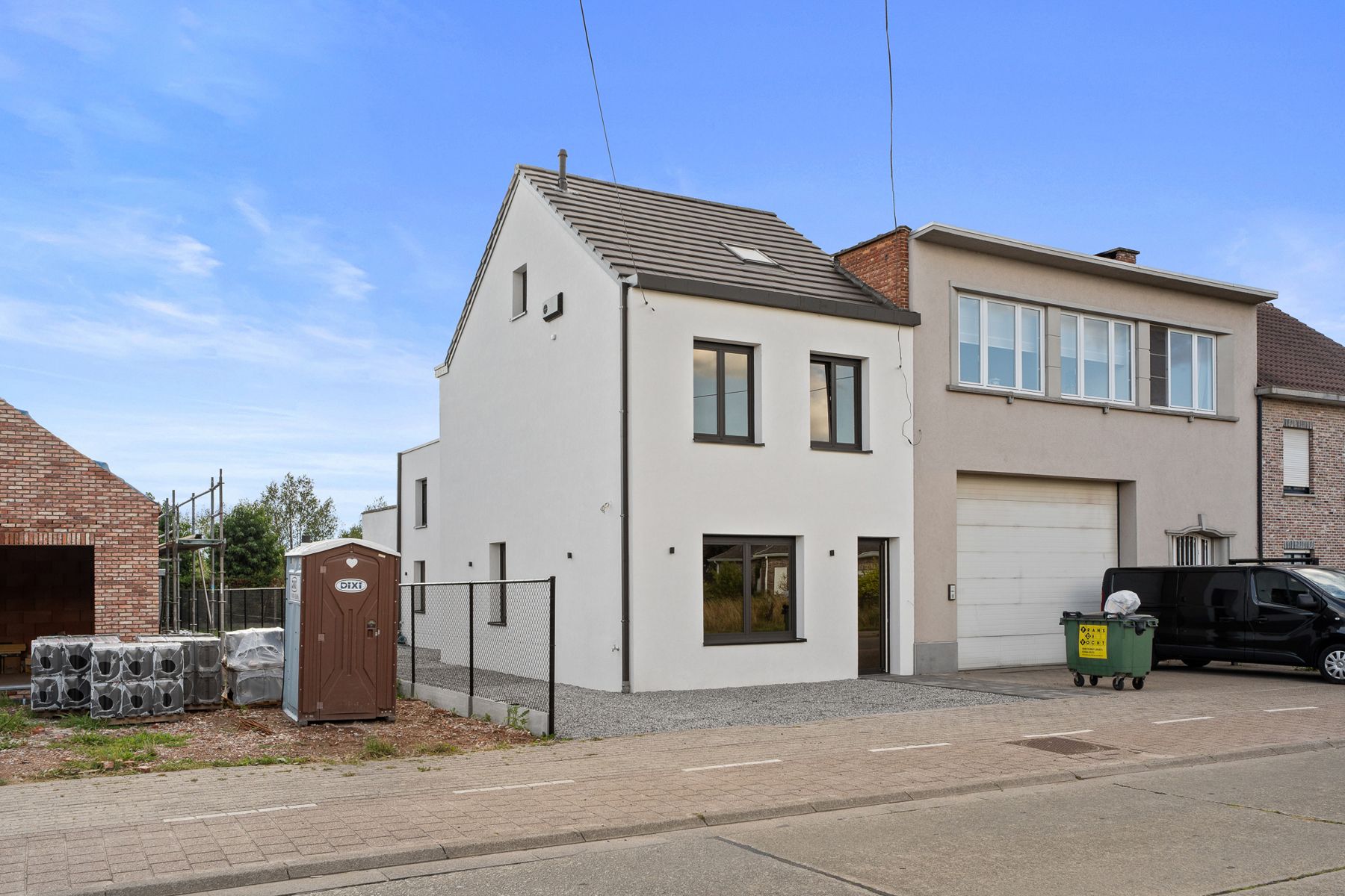 Gerenoveerde halfopen bebouwing parel  foto {{pictureIndex}}